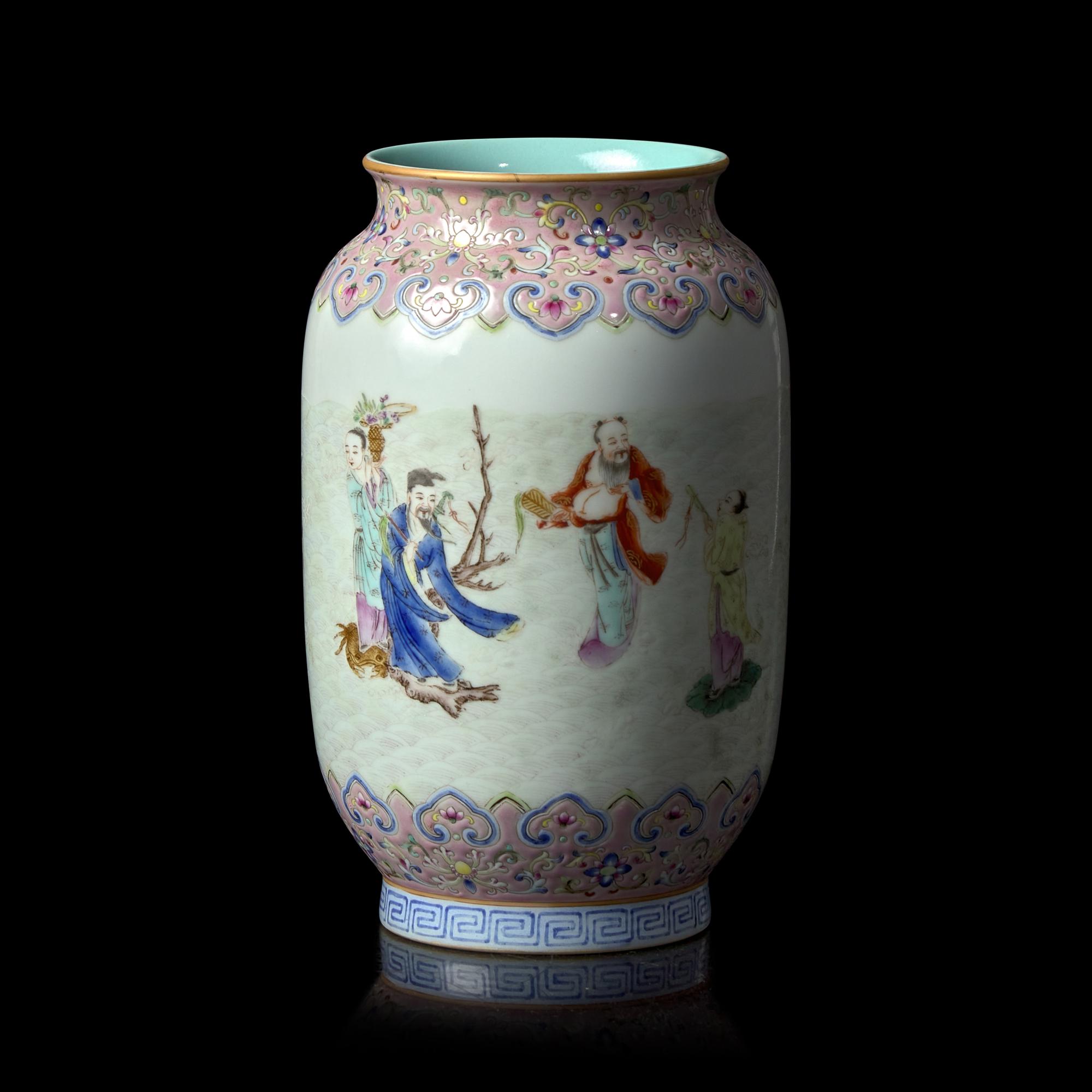 A Chinese Famille Rose 'Eight Immortals' Vase, 20th Century 近代 粉彩八仙過海燈籠瓶