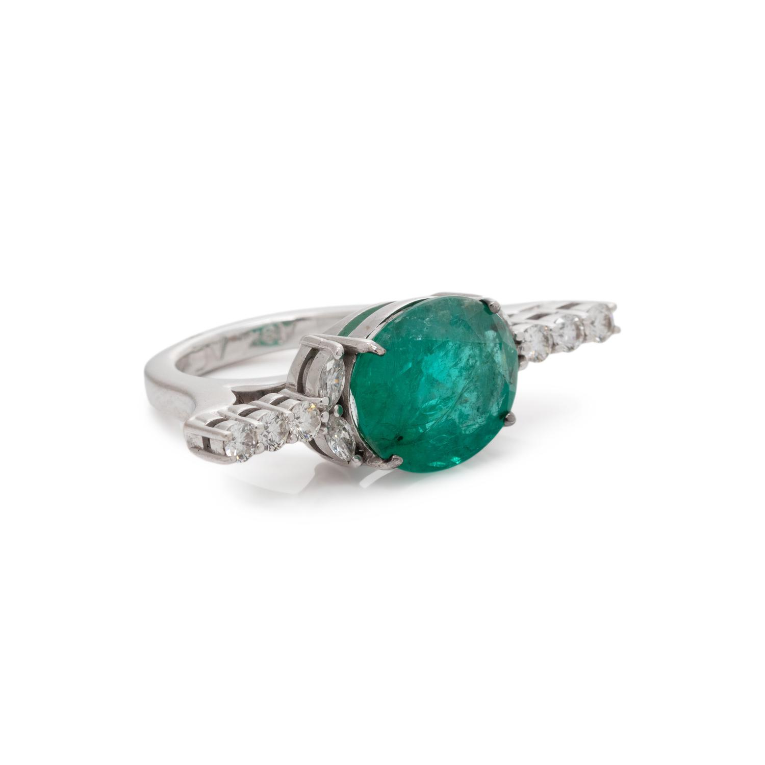 EMERALD AND DIAMOND RING