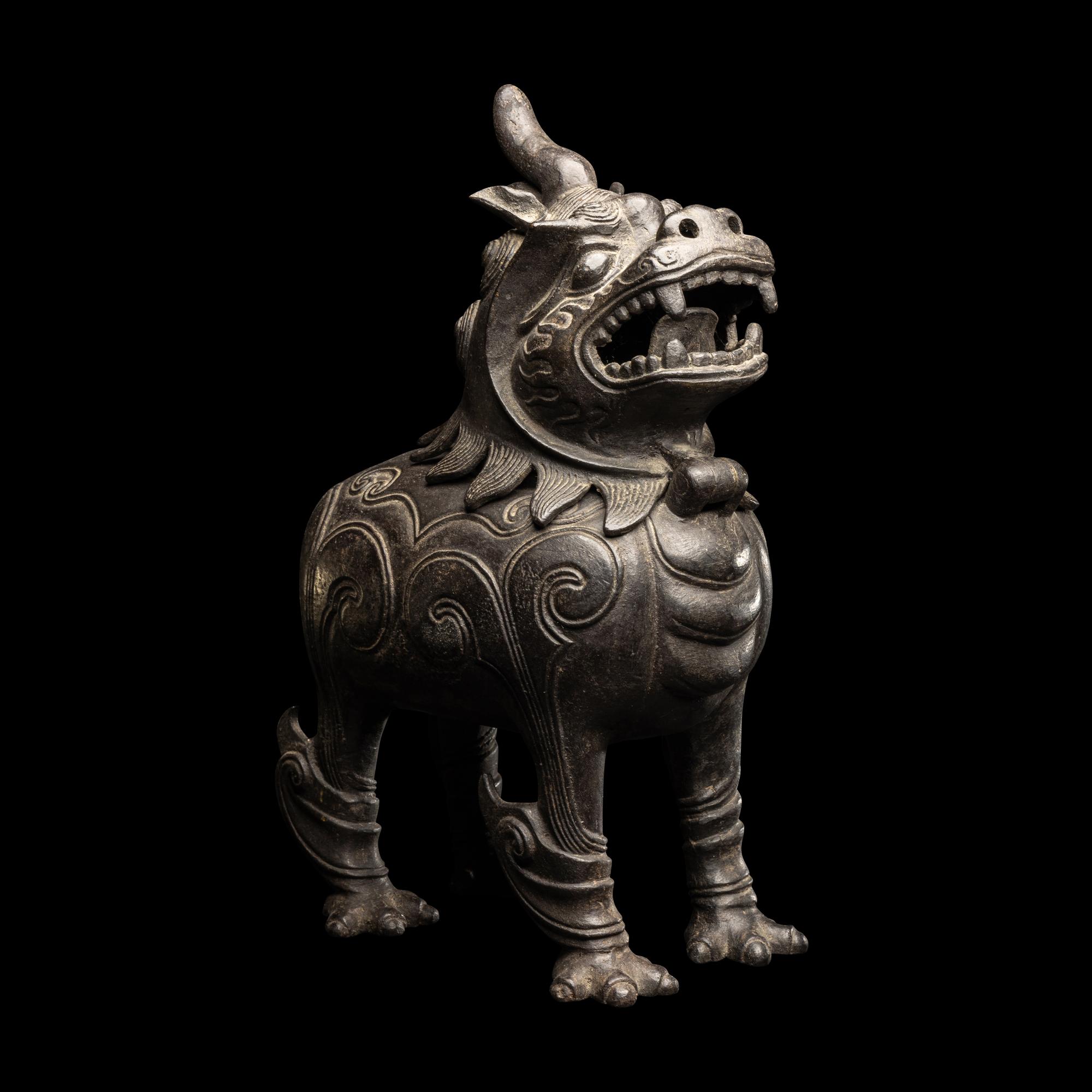 A Chinese Ming Style Patinated Bronze Luduan -Form Incense Burner 明式铜甪端爐