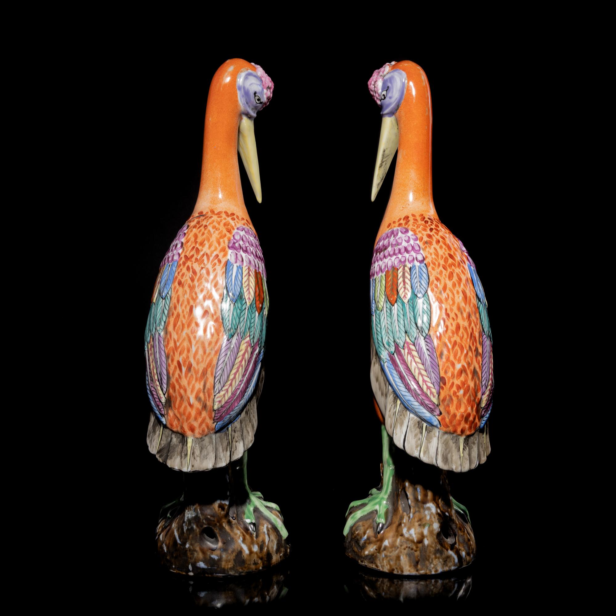 A Pair of Chinese Export Famille Rose Porcelain Cranes, Late Qing/Republic Period 晚清/民國 外銷廣彩瓷鶴一對