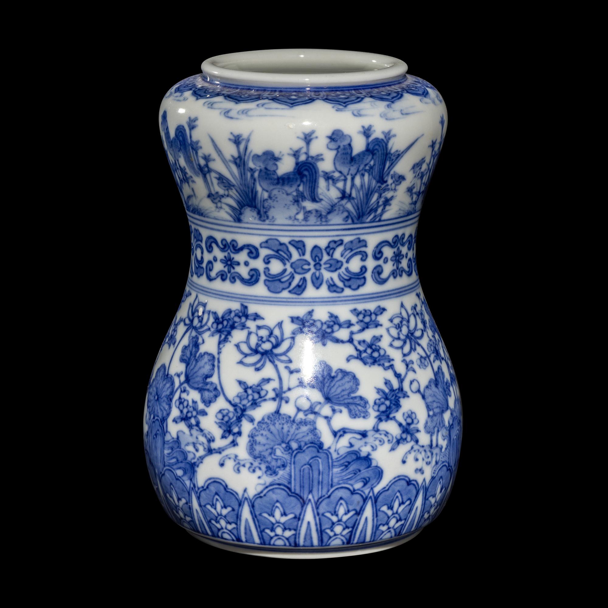 A Japanese Blue and White 'Flora and Fauna' Porcelain Vase by Makuzu Kozan (1842-1916) 宮川香山製青花花鳥圖賞瓶