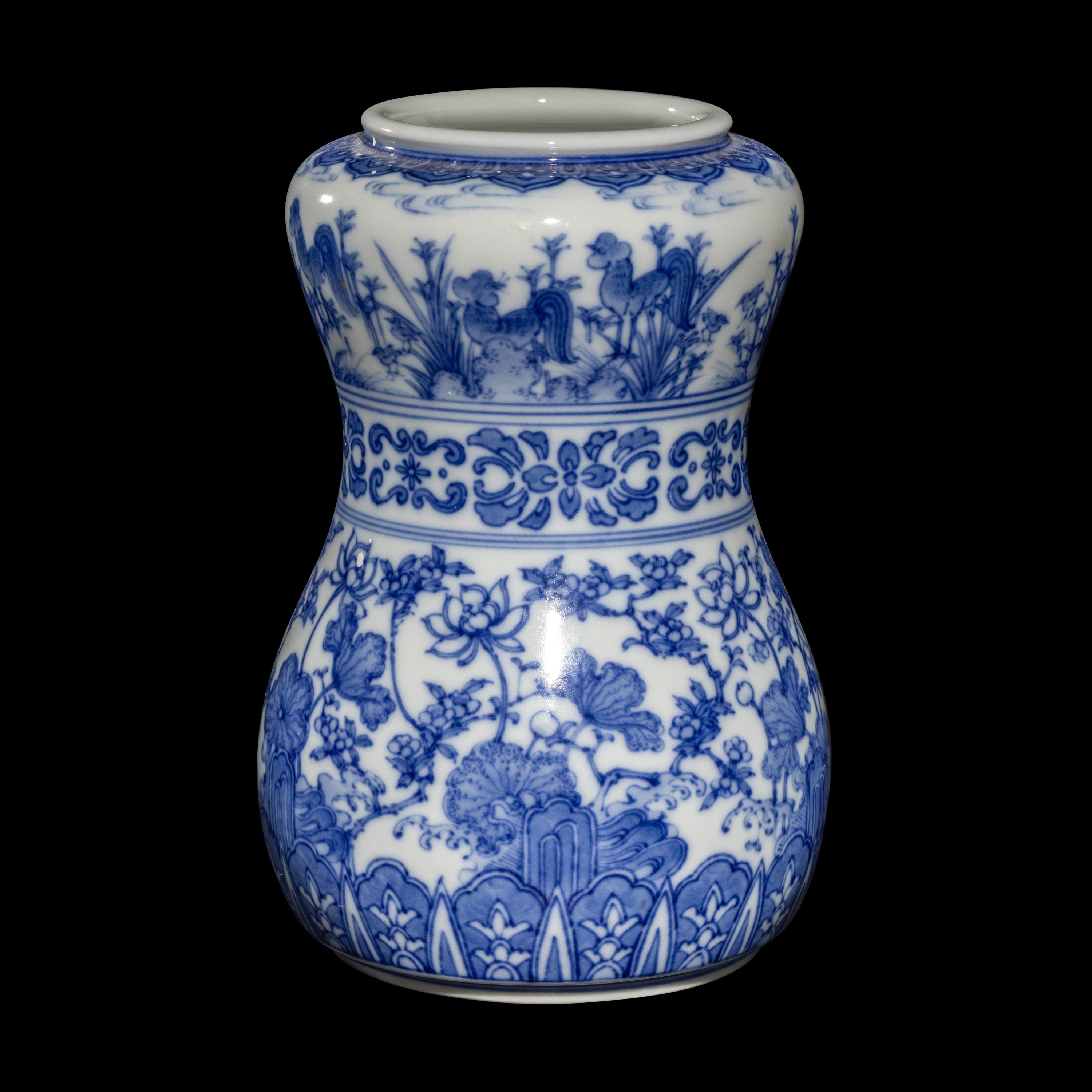 A Japanese Blue and White 'Flora and Fauna' Porcelain Vase by Makuzu Kozan (1842-1916) 宮川香山製青花花鳥圖賞瓶