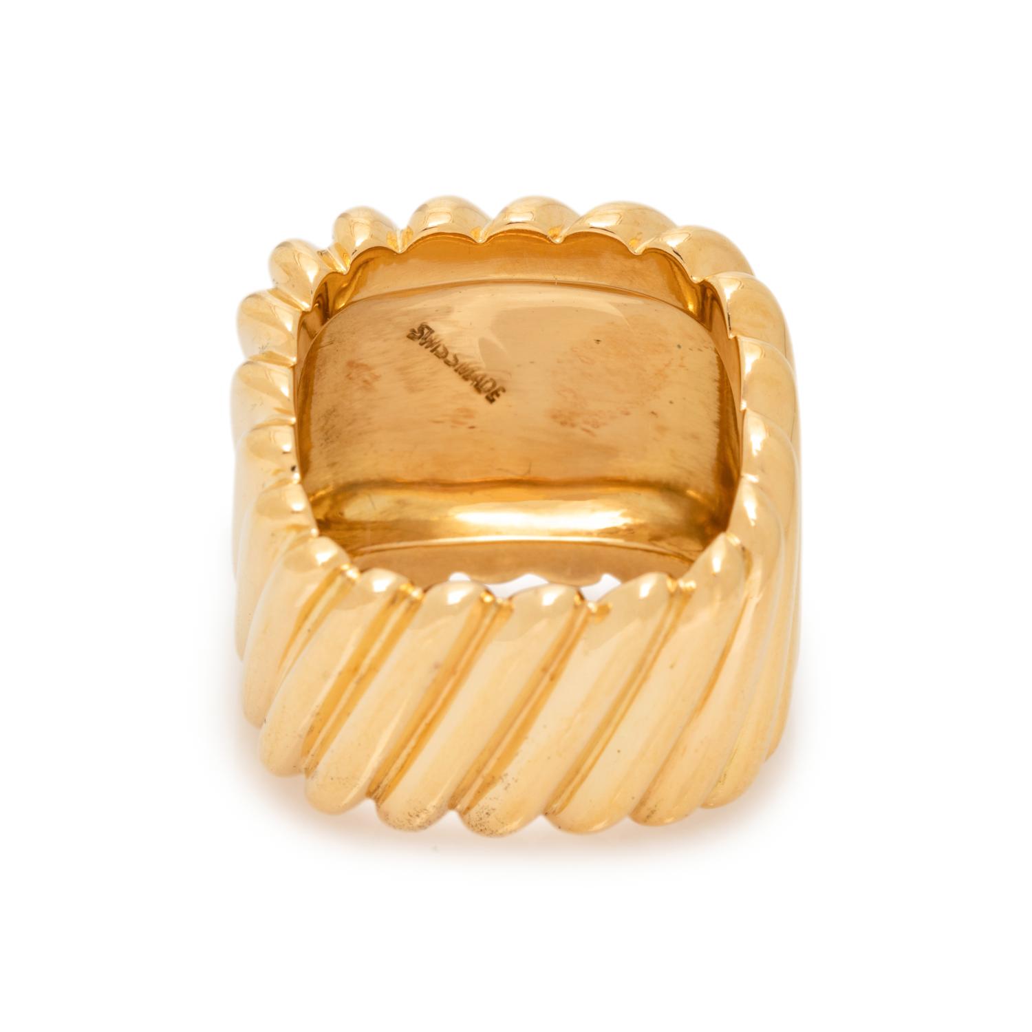 SCHLUGER, YELLOW GOLD RING