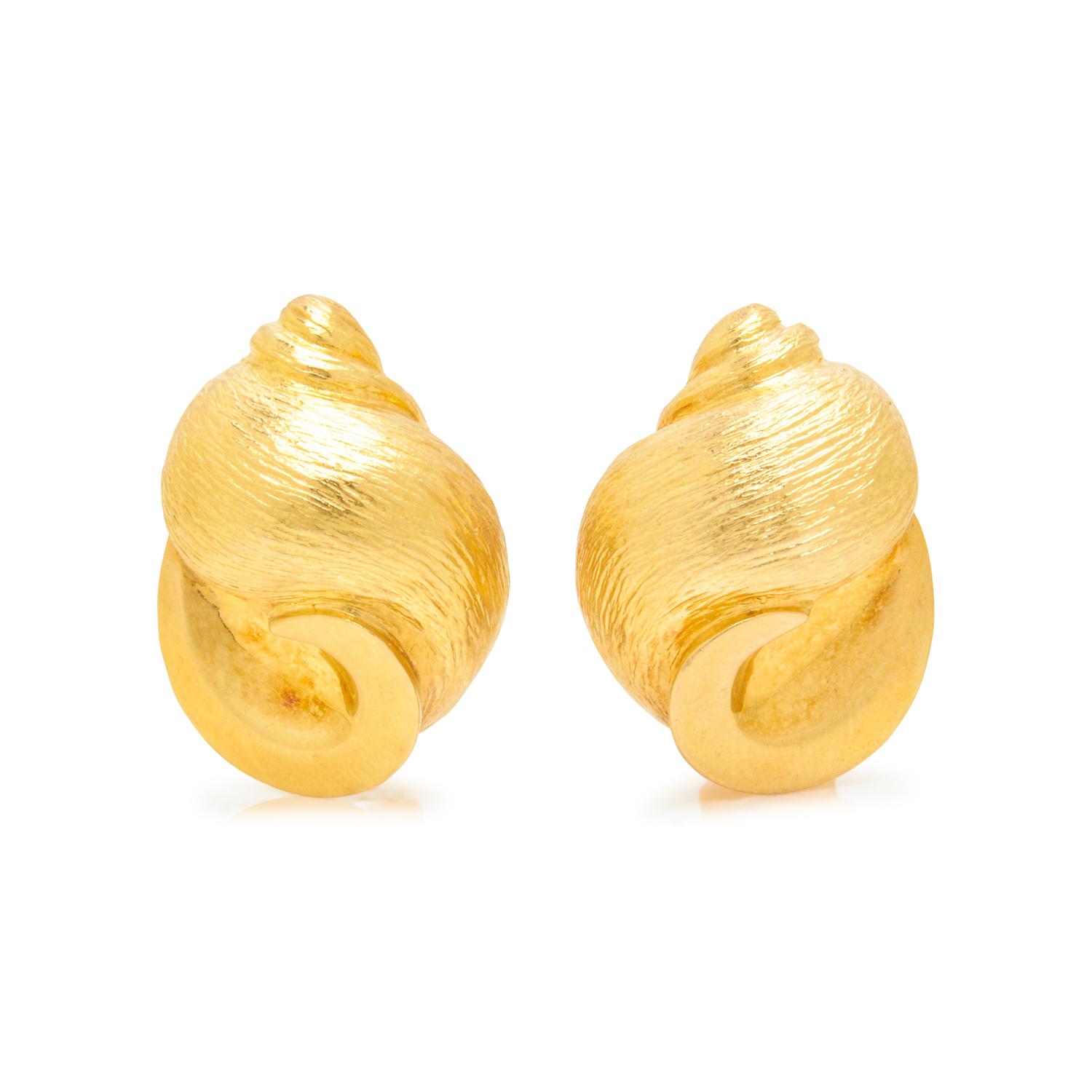 VERDURA, YELLOW GOLD SEASHELL CLIP EARRINGS