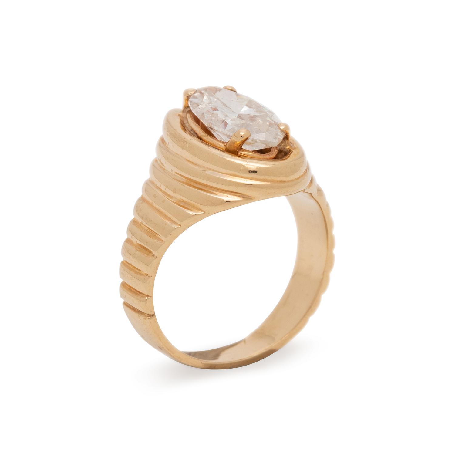 YELLOW GOLD AND DIAMOND RING