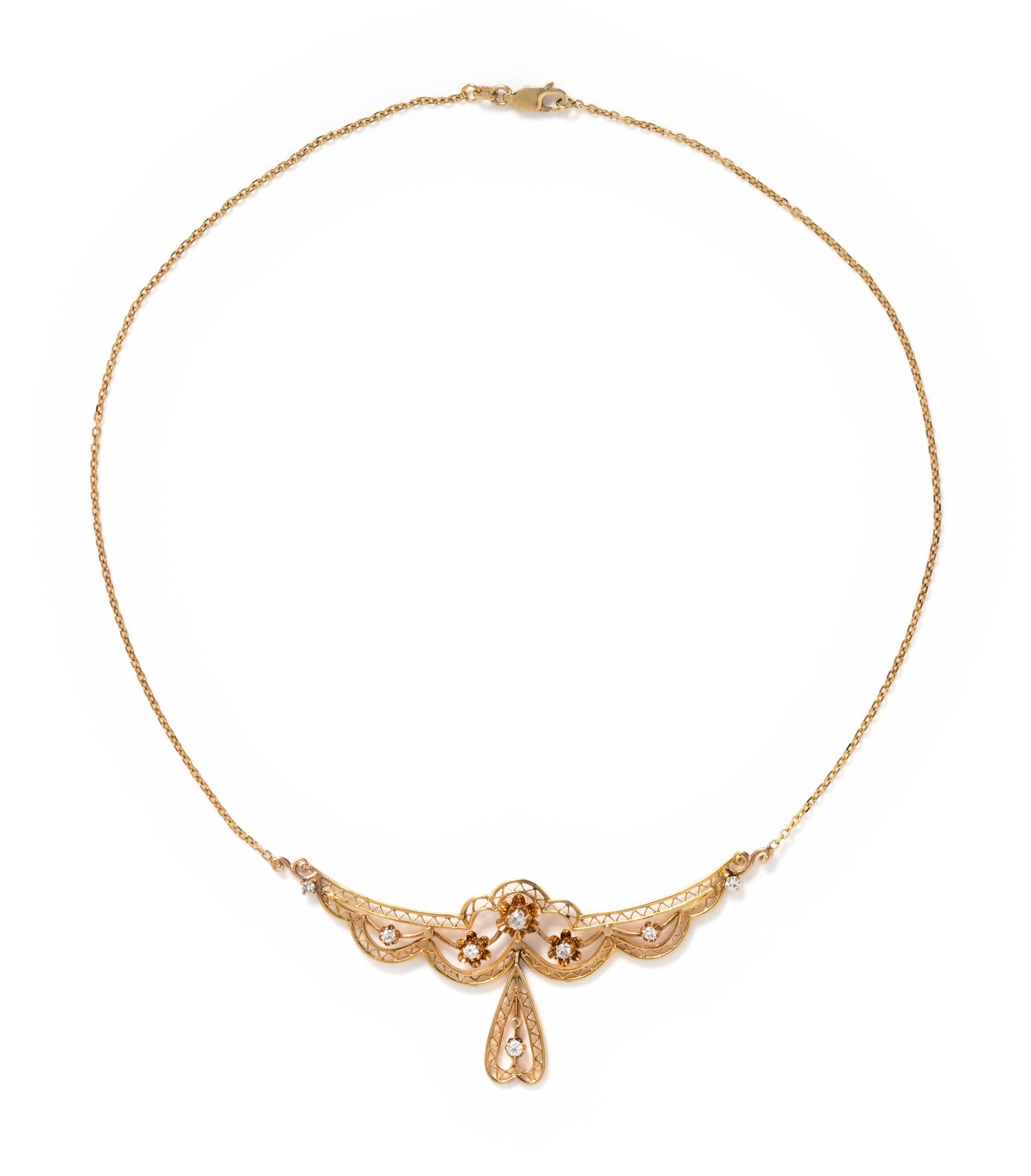 YELLOW GOLD AND DIAMOND NECKLACE
