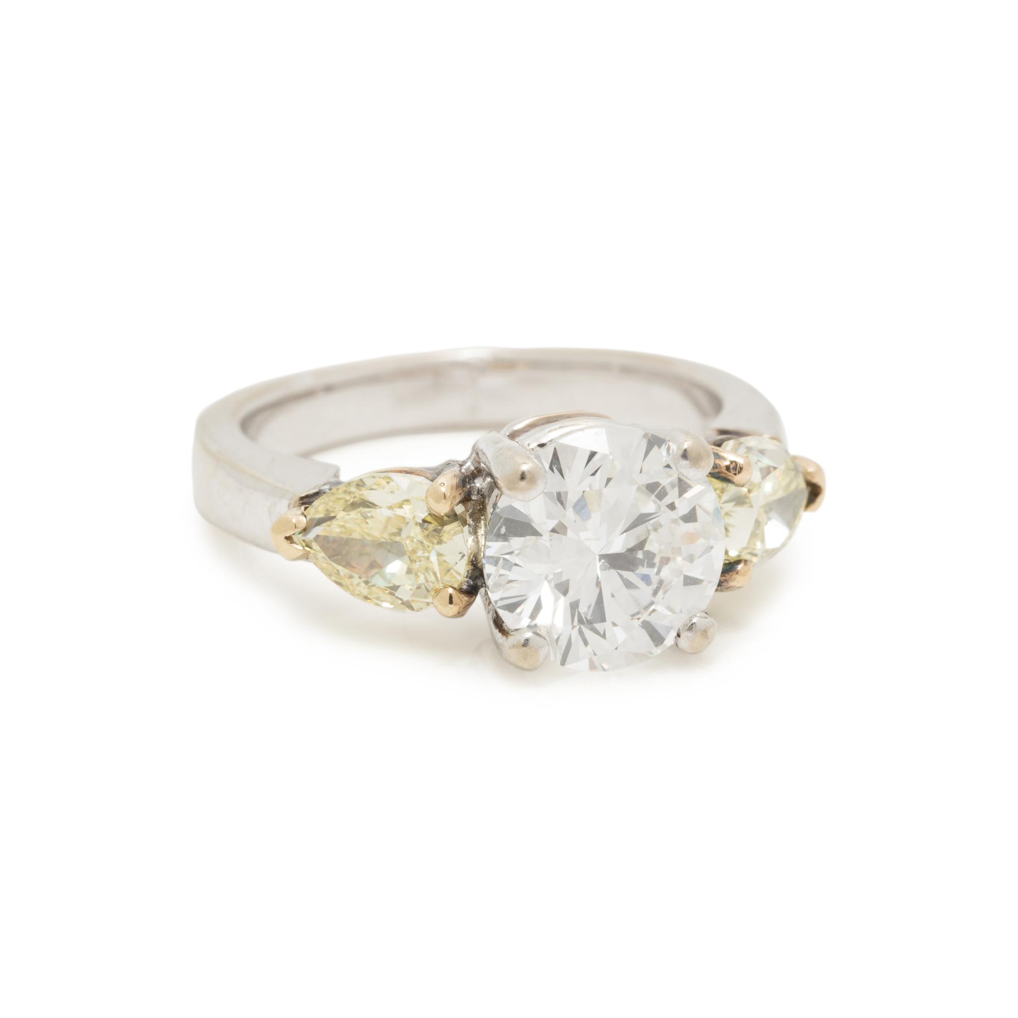 DIAMOND AND COLORED DIAMOND RING