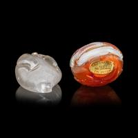 Two Chinese Hardstone Snuff Bottles 瑪瑙、水晶鼻烟壺各一