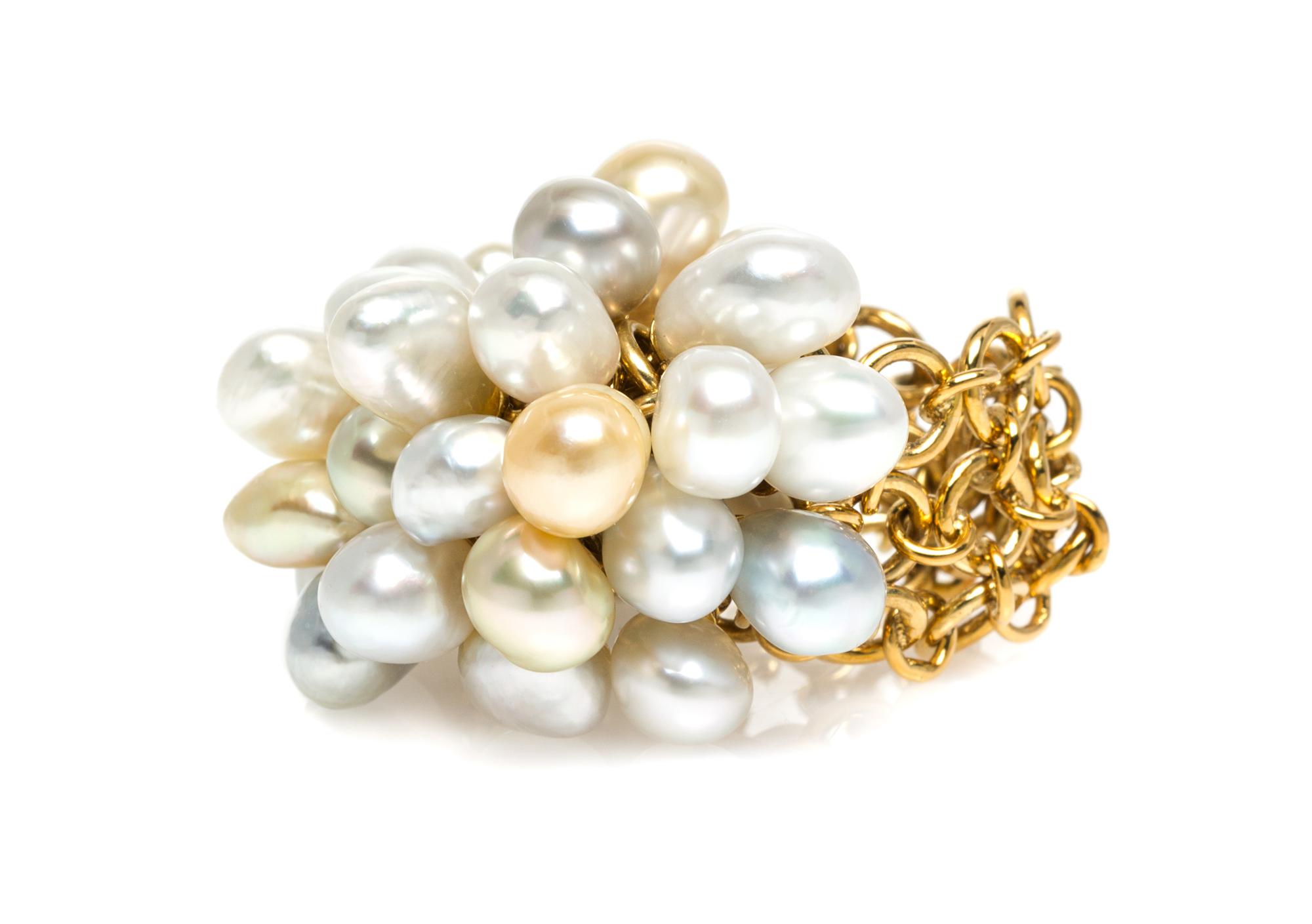 An 18 Karat Yellow Gold and Cultured Pearl Ring, Utopia, 17.10 dwts.