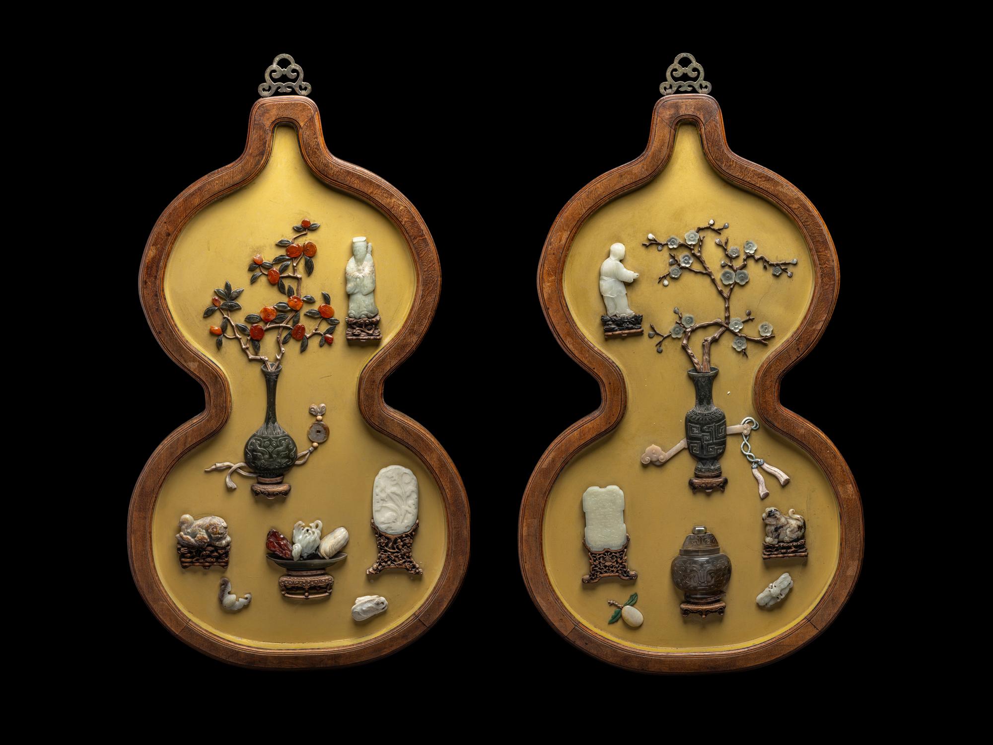 A Pair of Chinese Jade and Hardstone Embellished Yellow Lacquered Wood Gourd-Form Panels 黃漆地嵌寳博古圖葫蘆形挂屏一對