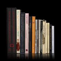 A Group of 17 Snuff Bottle and Reference Related Books, including Hugh Moss Catalogues 鼻烟壺參考書17冊