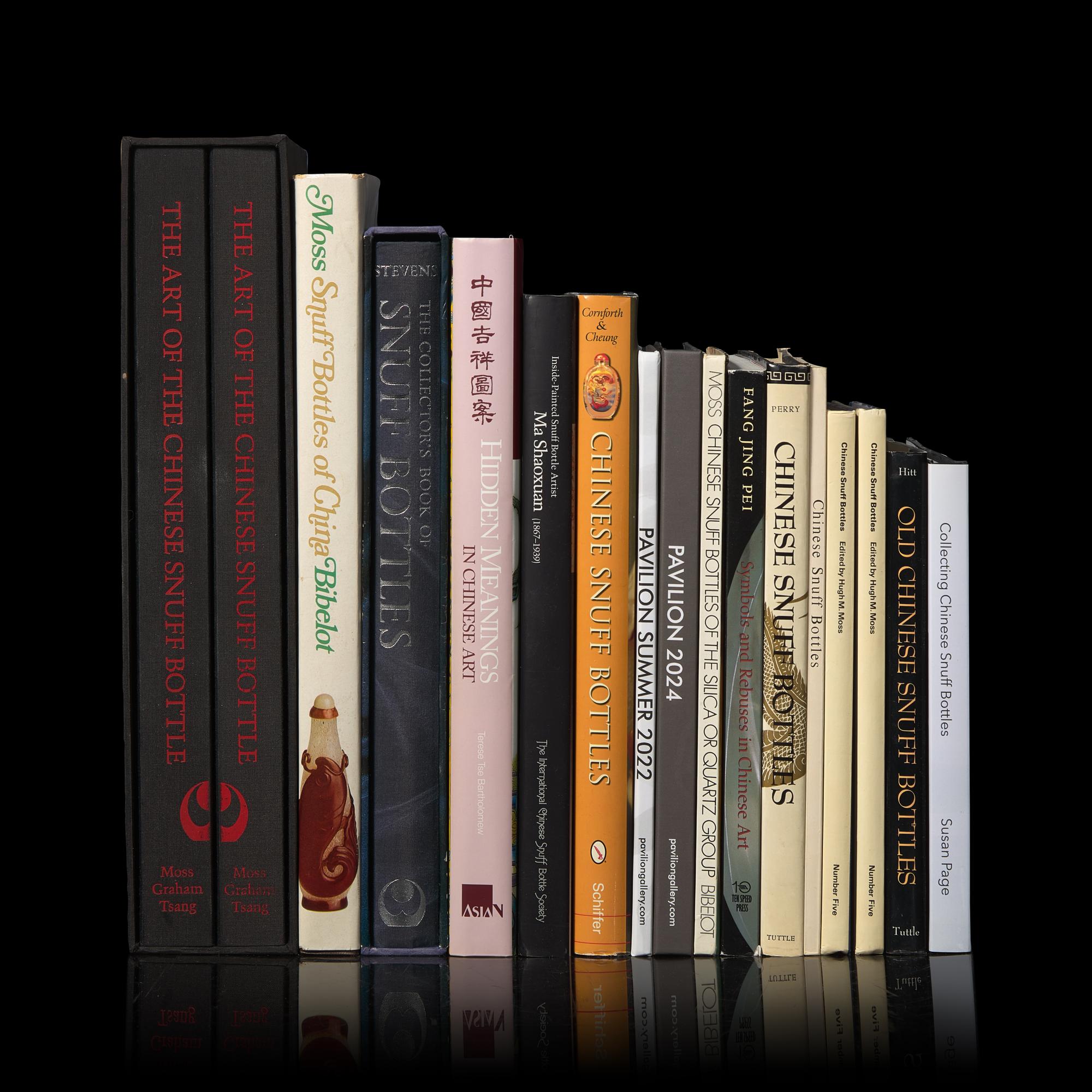 A Group of 17 Snuff Bottle and Reference Related Books, including Hugh Moss Catalogues 鼻烟壺參考書17冊