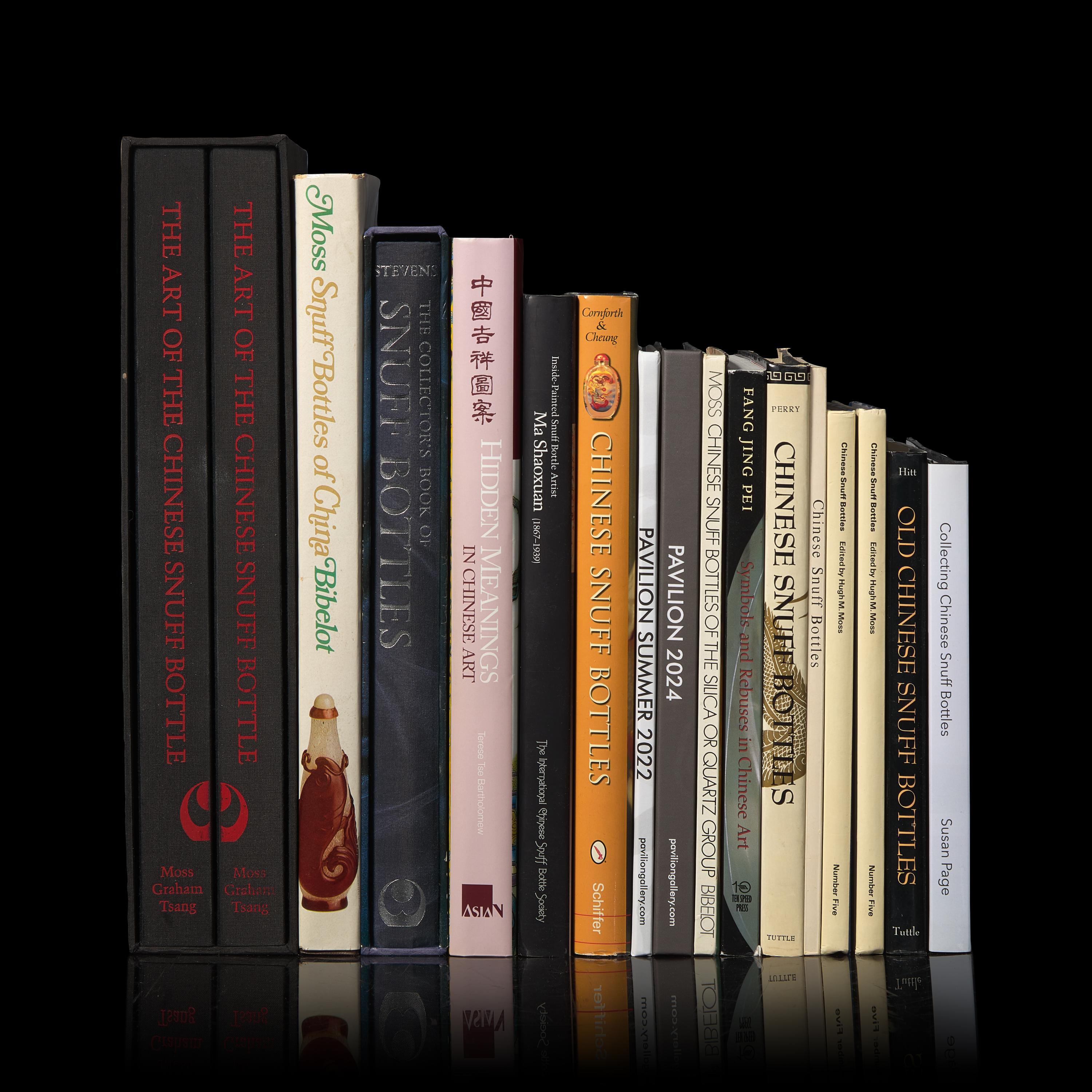 A Group of 17 Snuff Bottle and Reference Related Books, including Hugh Moss Catalogues 鼻烟壺參考書17冊