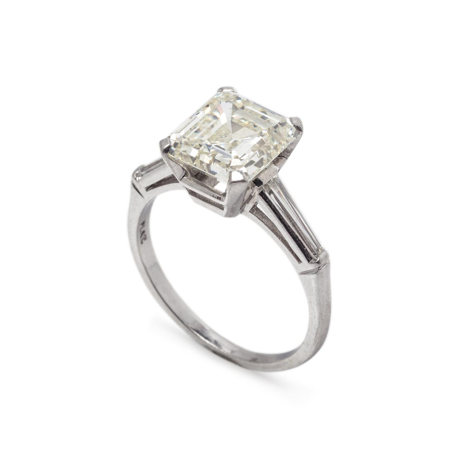 DIAMOND RING
