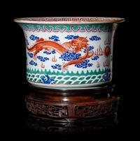A Chinese Famille Rose Porcelain 'Dragon' Jardinière