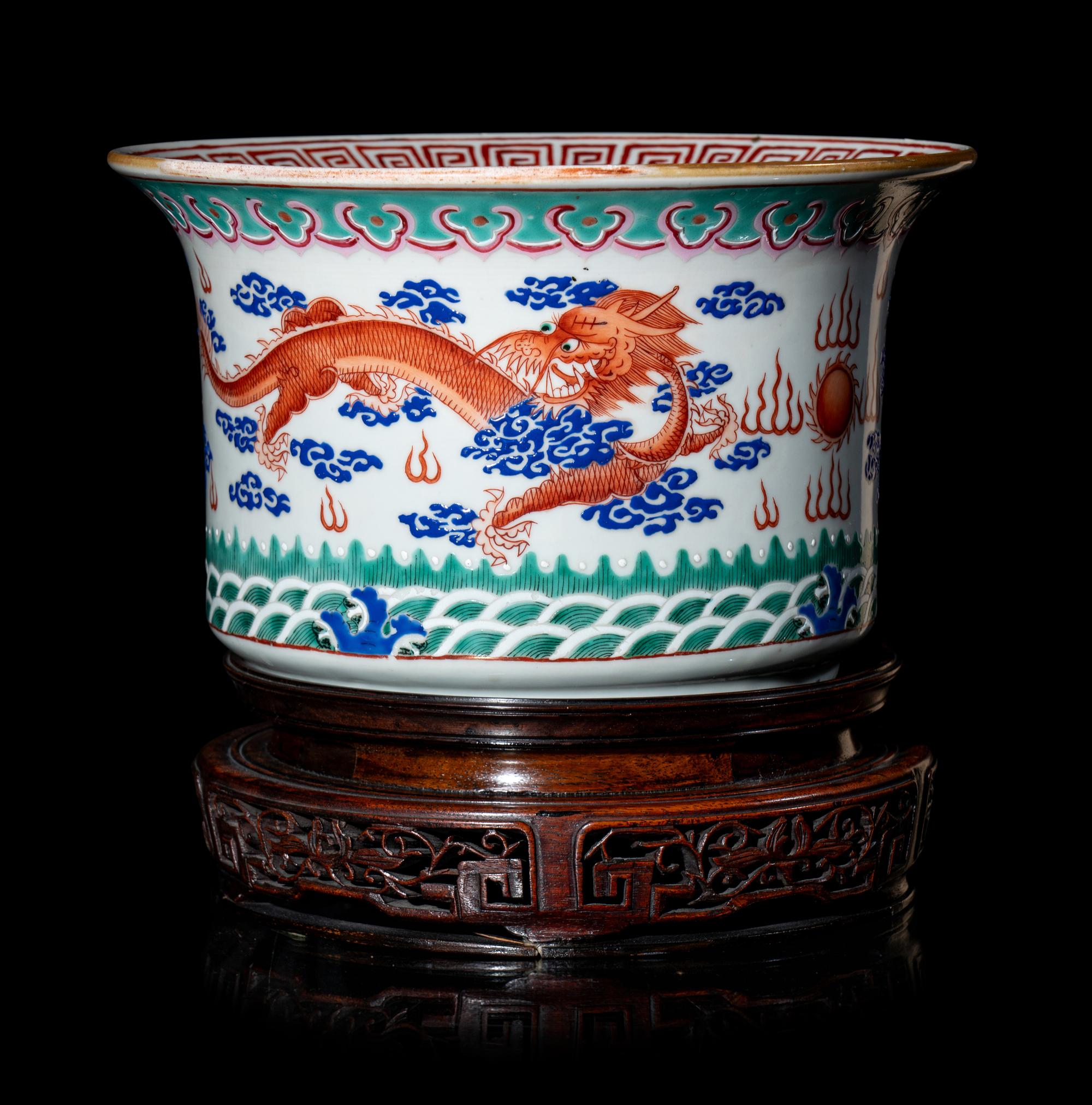 A Chinese Famille Rose Porcelain 'Dragon' Jardinière