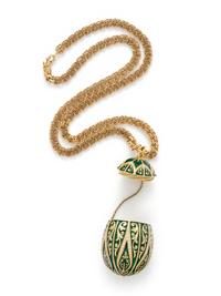 YELLOW GOLD, DIAMOND AND ENAMEL EGG PENDANT/NECKLACE