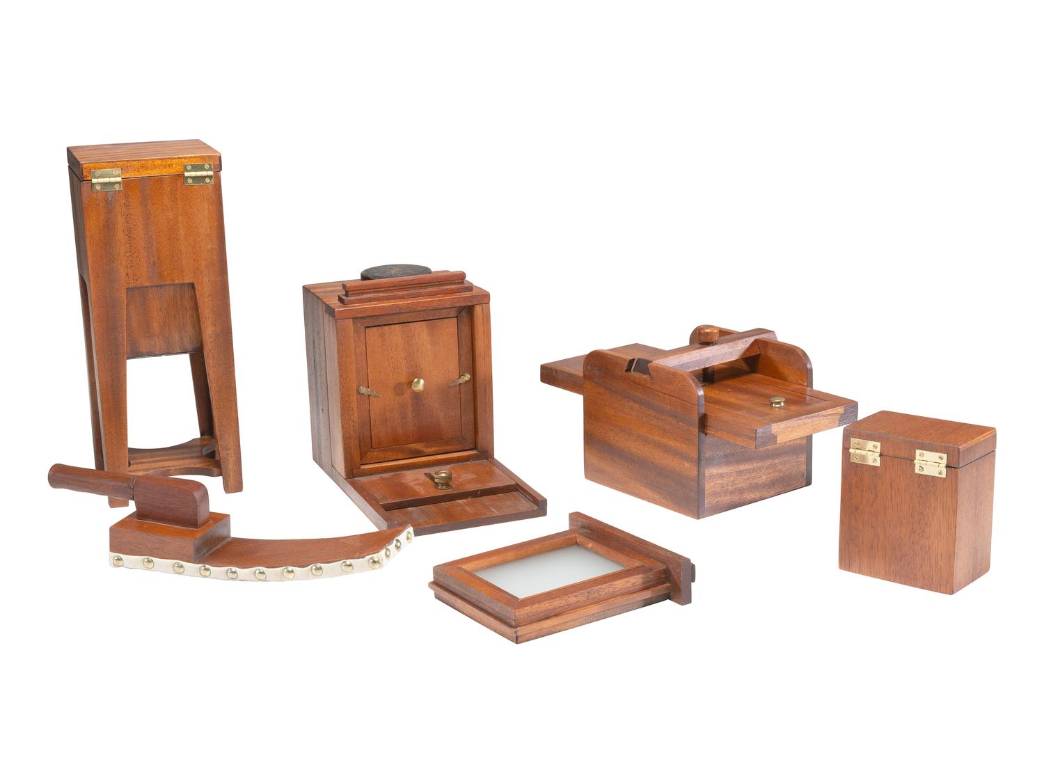 [CAMERAS]. Sixth plate daguerreotype outfit in custom box made by Robert Lisle, 1988.
