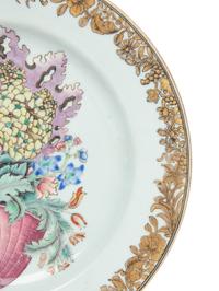 A Chinese Export Parcel Gilt 'Cornucopia' Decorated Porcelain Plate
