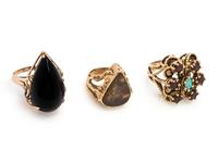 COLLECTION OF YELLOW GOLD AND GEMSTONE RINGS