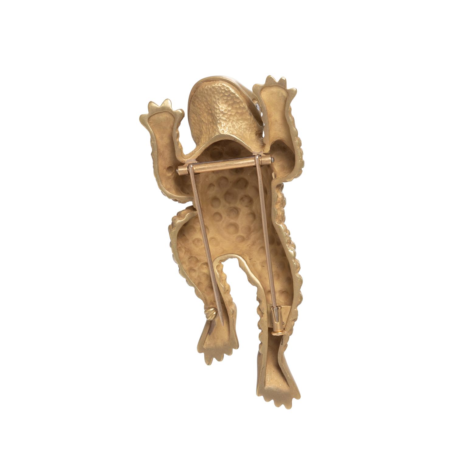 KIESELSTEIN-CORD, YELLOW GOLD TOAD BROOCH