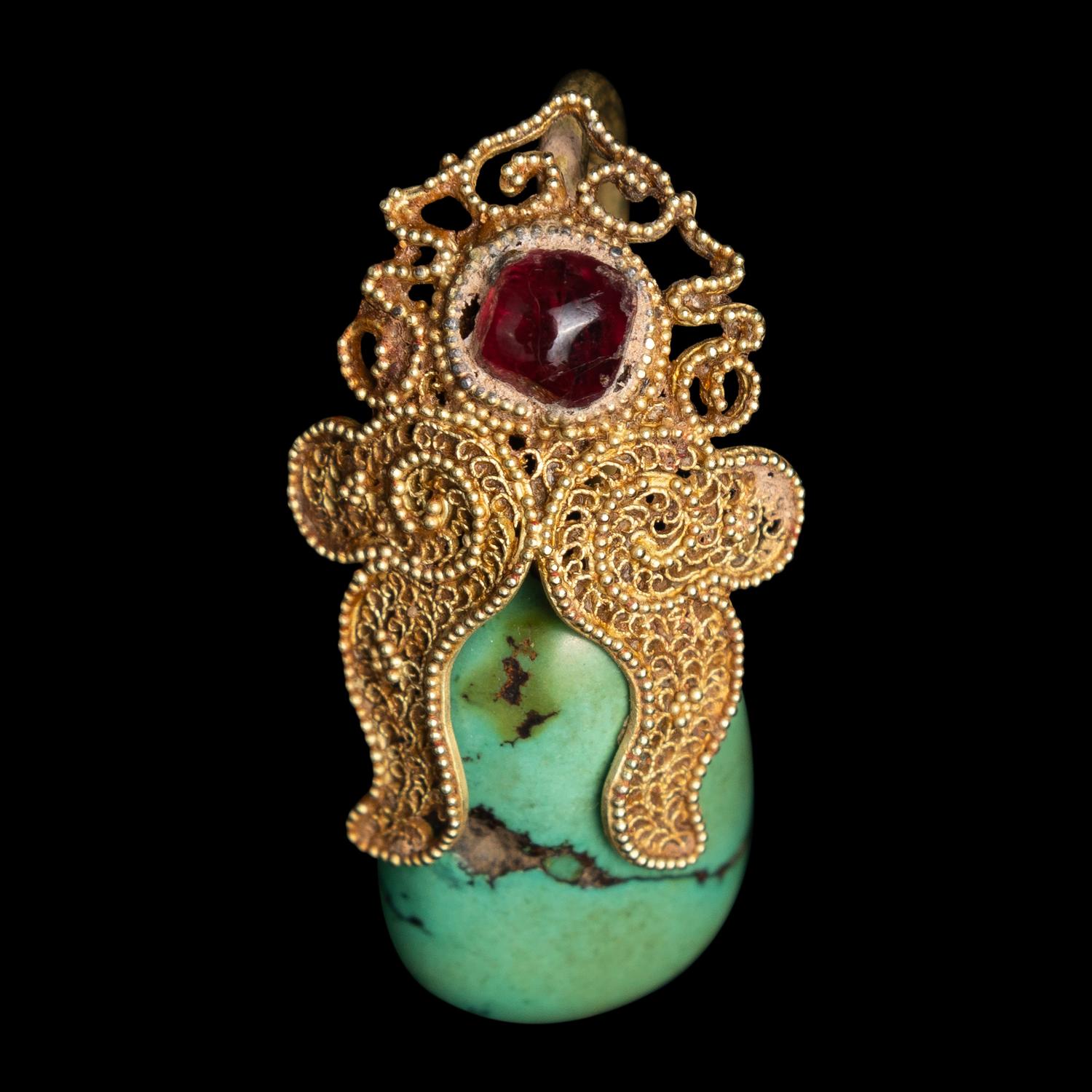 A Pair of Chinese Turquoise and Gold Filigree 'Eggplant' Earrings, Erhuan, Yuan Dynasty 元 金累絲鑲綠松石天茄式耳環一對