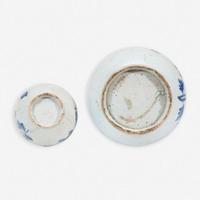 Two Korean blue and white porcelain vases 高丽青花瓷一组两件