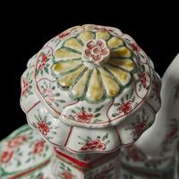 A Chinese Export Famille Verte Porcelain Covered Ewer and a Guglet Vase, Kangxi Period 清康熙 外銷五彩花卉紋酒注及蒜頭瓶