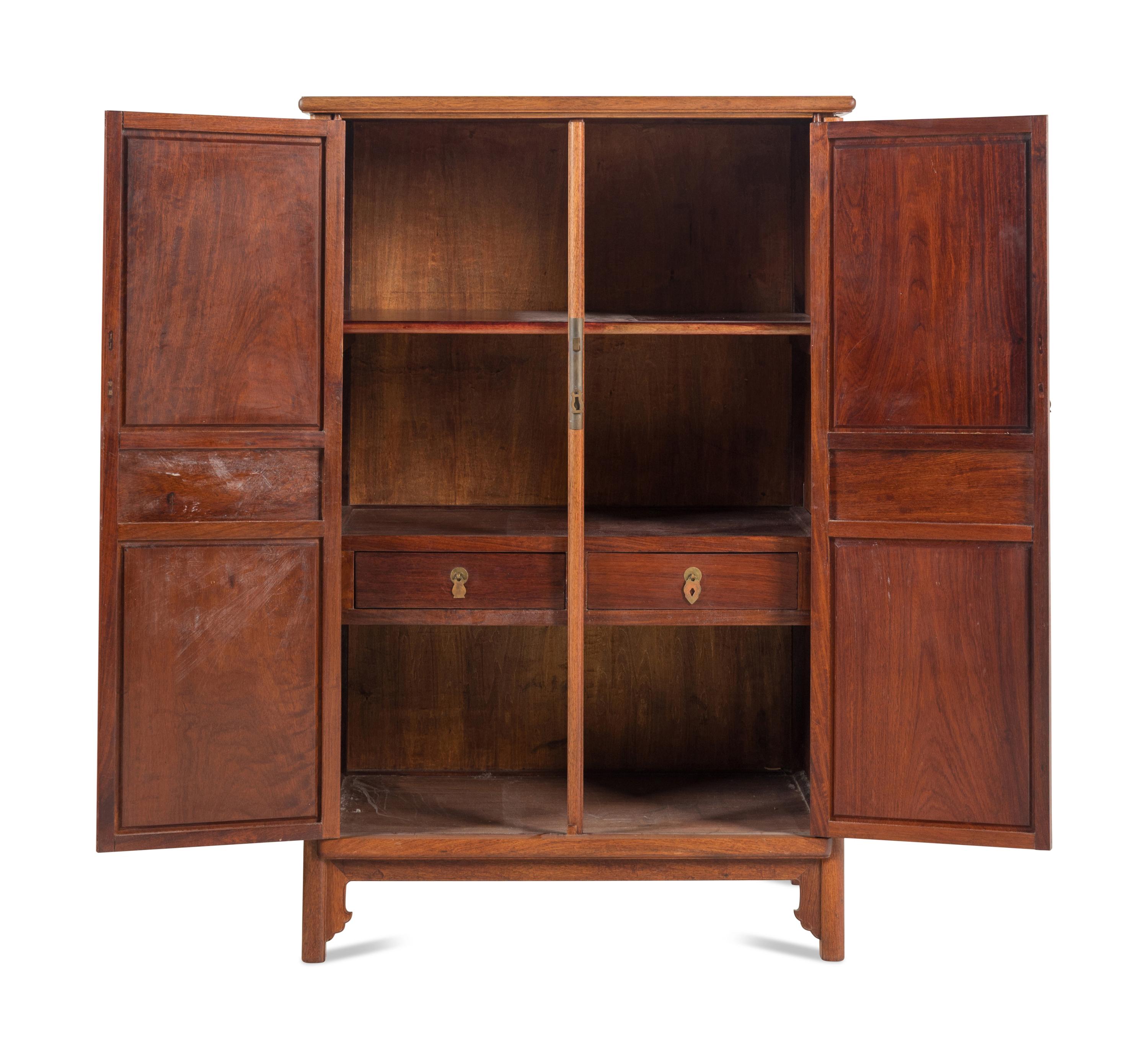 A Pair of Chinese Hardwood Round Corner Tapered Cabinets, Yuanjiaogui, 20th Century 近代 硬木圓角櫃一對