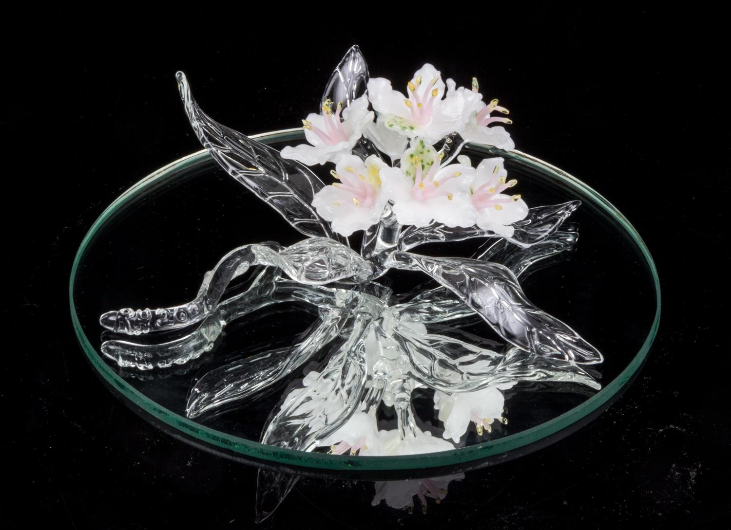 An American Studio Glass Sculpture, Ronnie Hughes (b. 1954) Height 3 inches.