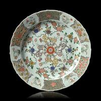 A Chinese Famille Verte Porcelain Charger, Kangxi Period 清康熙 五彩花卉紋大盤