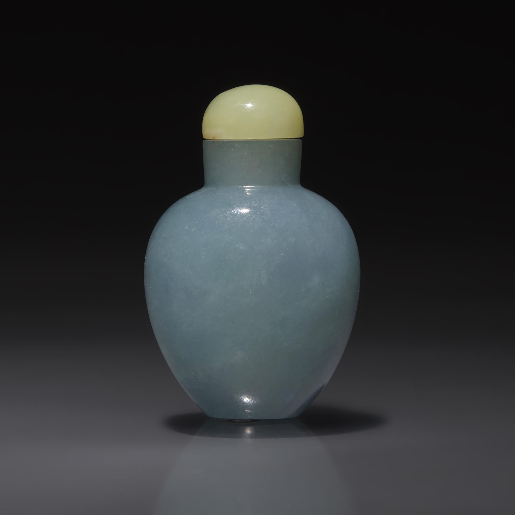 A Chinese Greyish-Blue Jadeite Snuff Bottle — 灰藍翡翠素面鼻煙壺