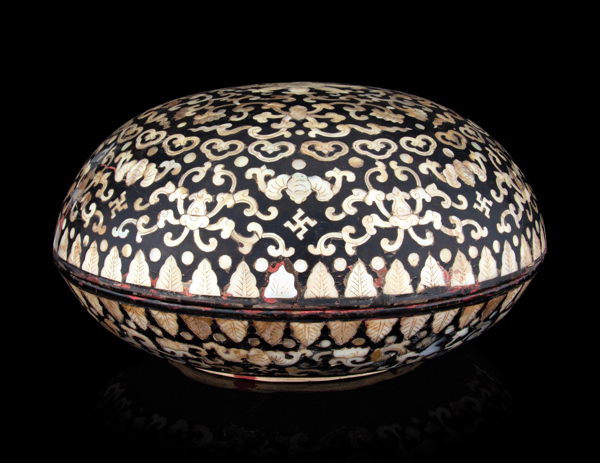 A Mother-of-Pearl Inlaid Black Lacquered Covered Box