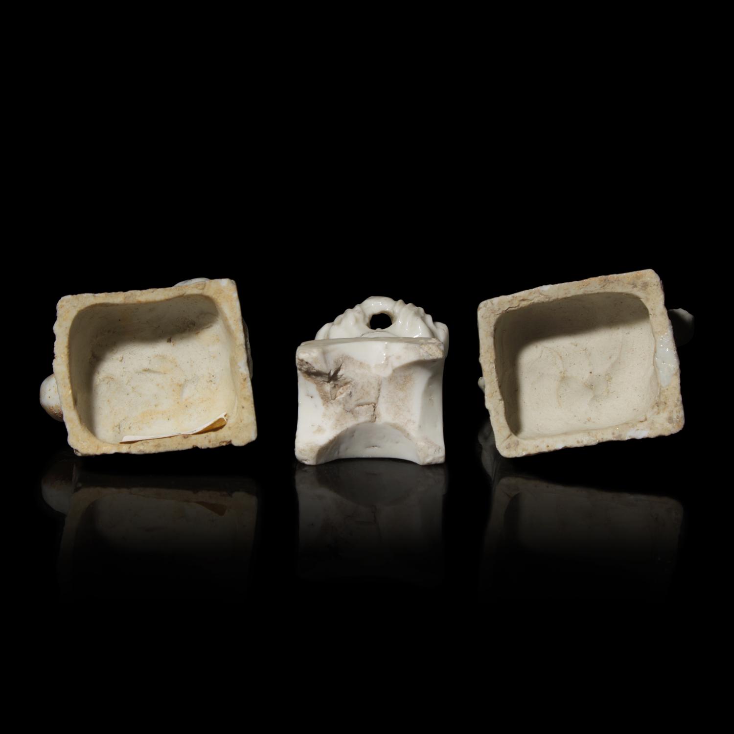 Three Small Korean White Glazed Porcelain Figural Joss Stick Holders, 16th/17th Century 十六-十七世紀 朝鮮白瓷俑三件