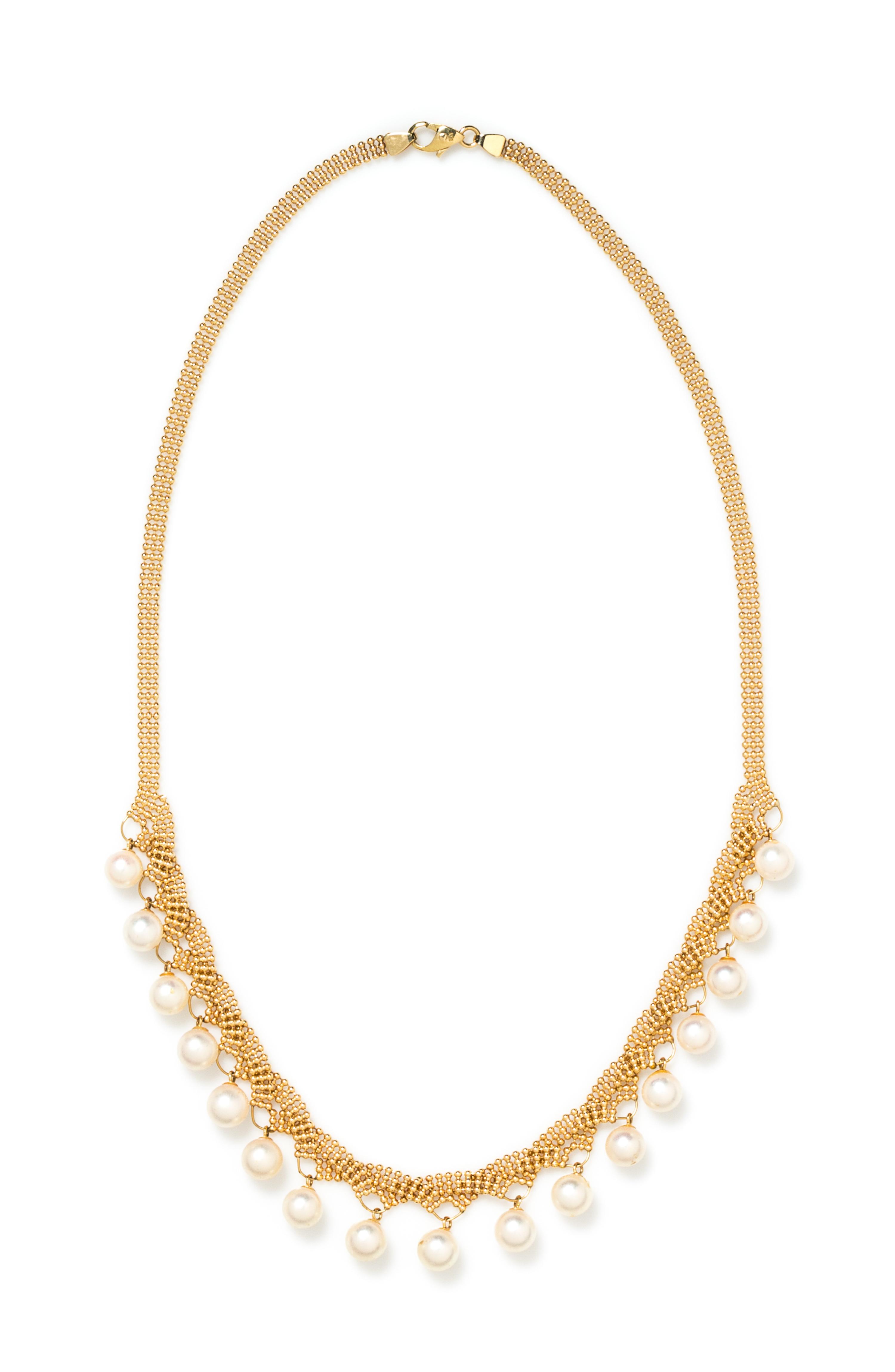 An 18 Karat Yellow Gold and Cultured Pearl Necklace, 11.70 dwts.