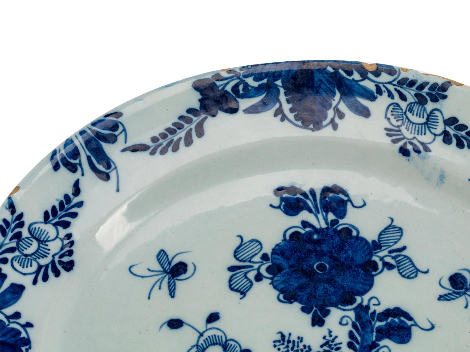 A Pair of Delft Tin-Glazed Earthenware Chargers — DE KLAUW FACTORY, 18TH CENTURY