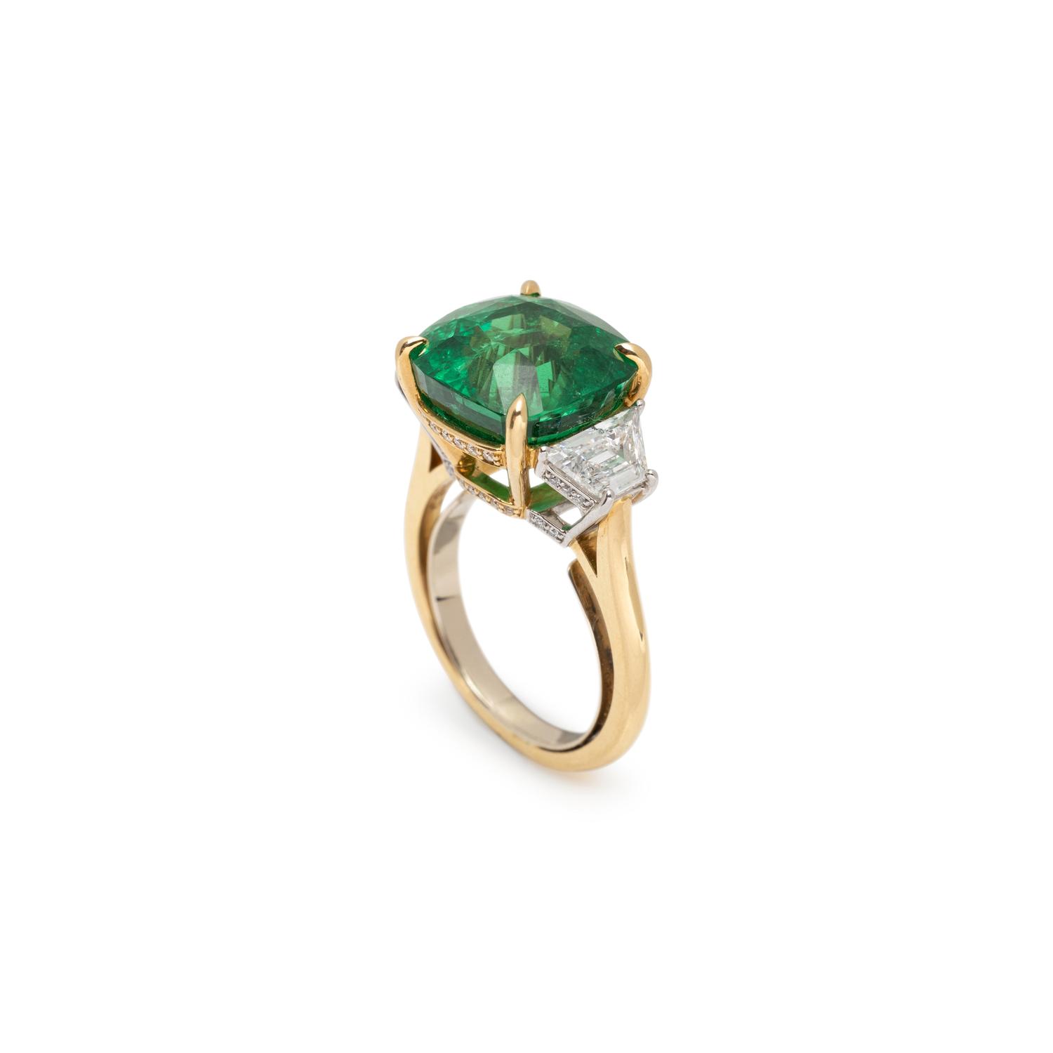 TSAVORITE GARNET AND DIAMOND RING