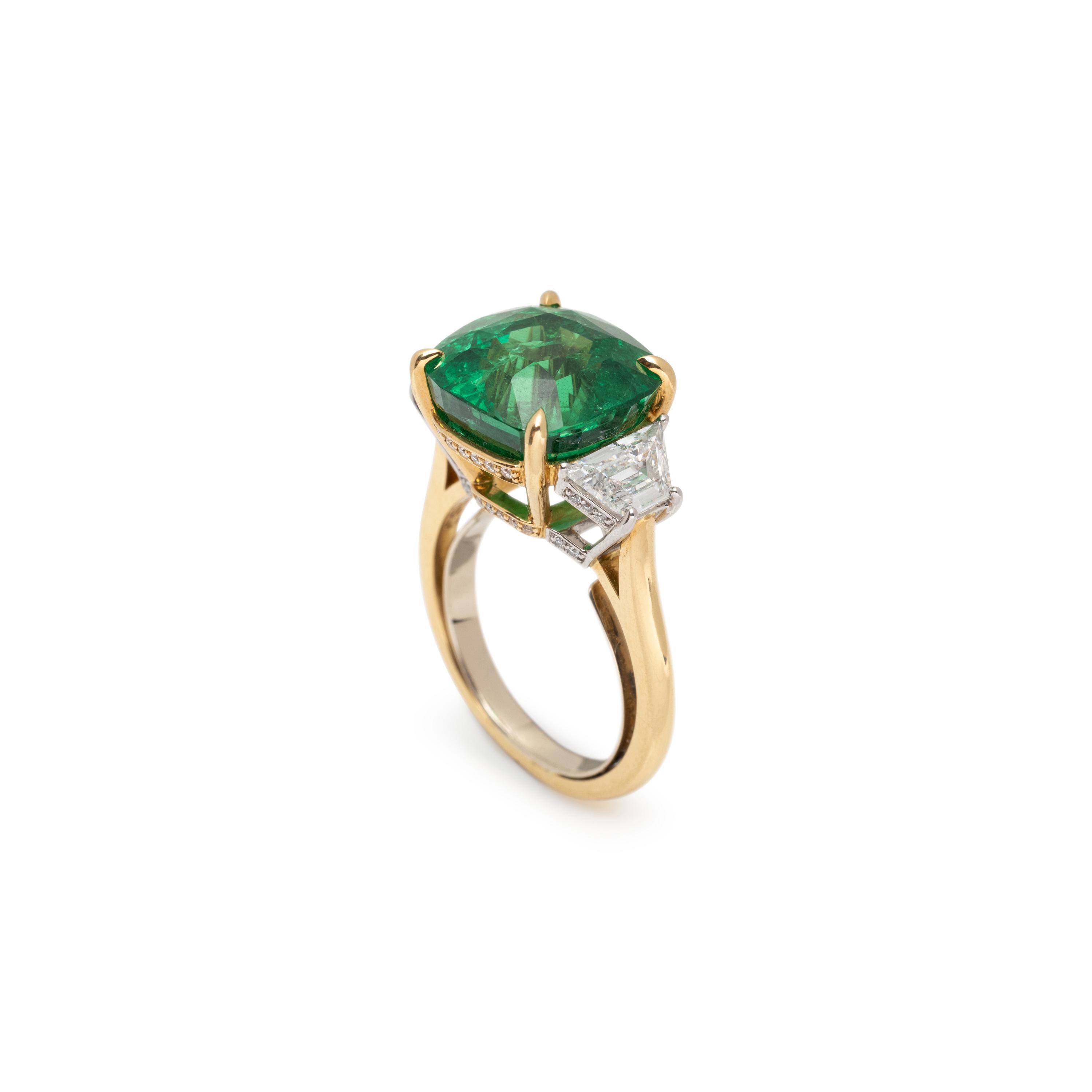 TSAVORITE GARNET AND DIAMOND RING