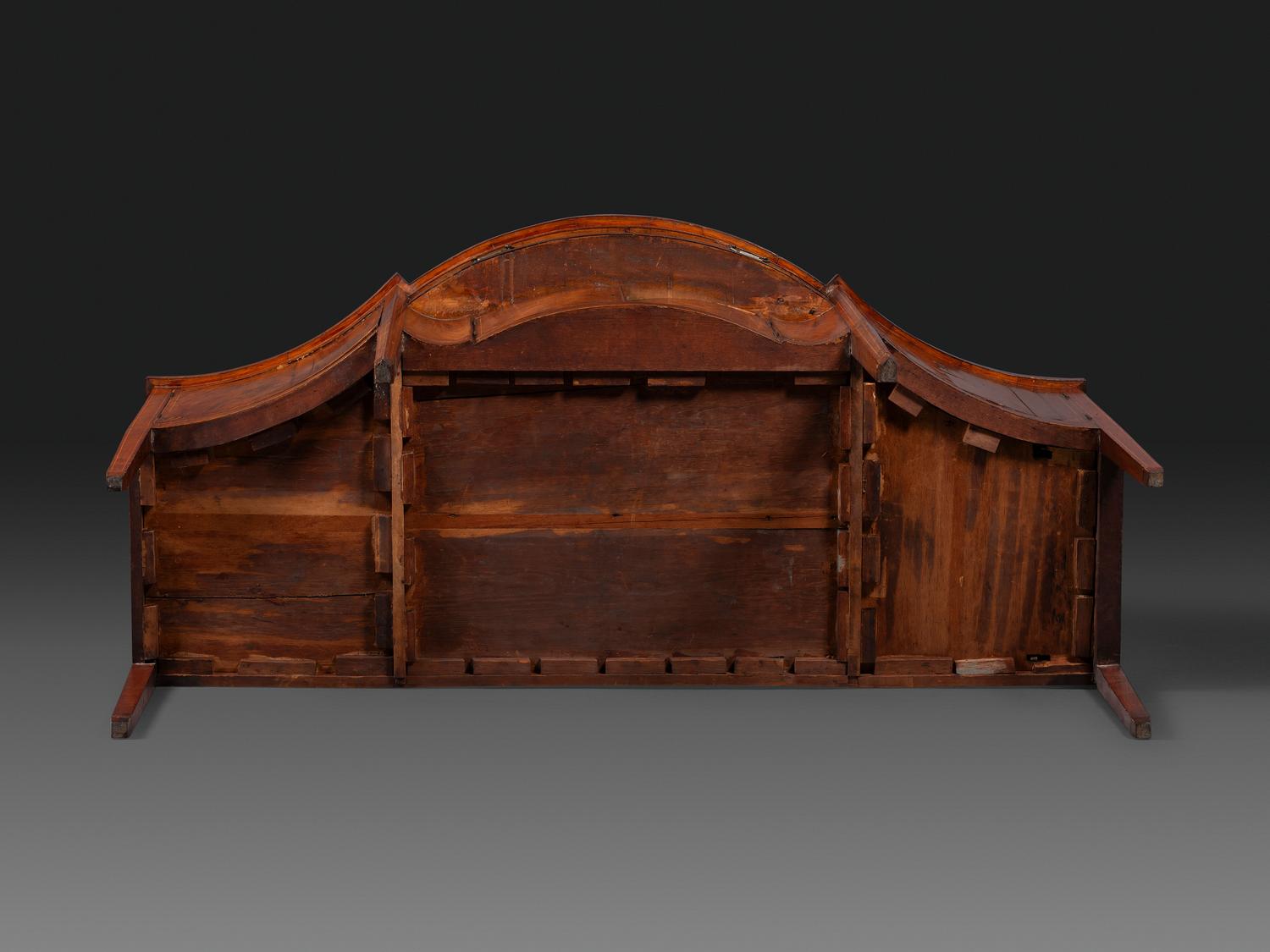 A Federal Fan-Inlaid and Figured Mahogany Serpentine Sideboard