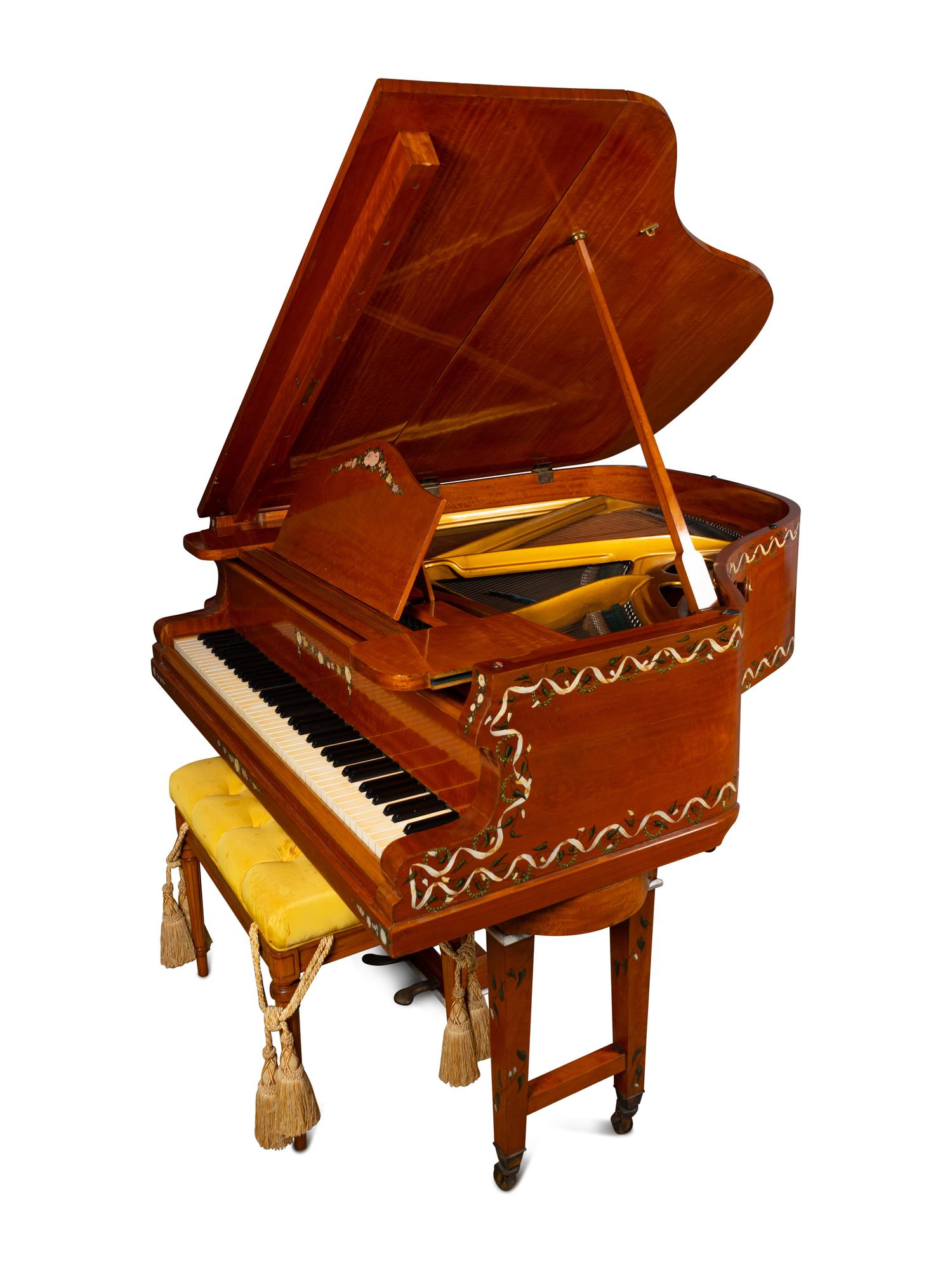 An Edwardian Allingham Maple Baby Grand Piano — EARLY 20TH CENTURY