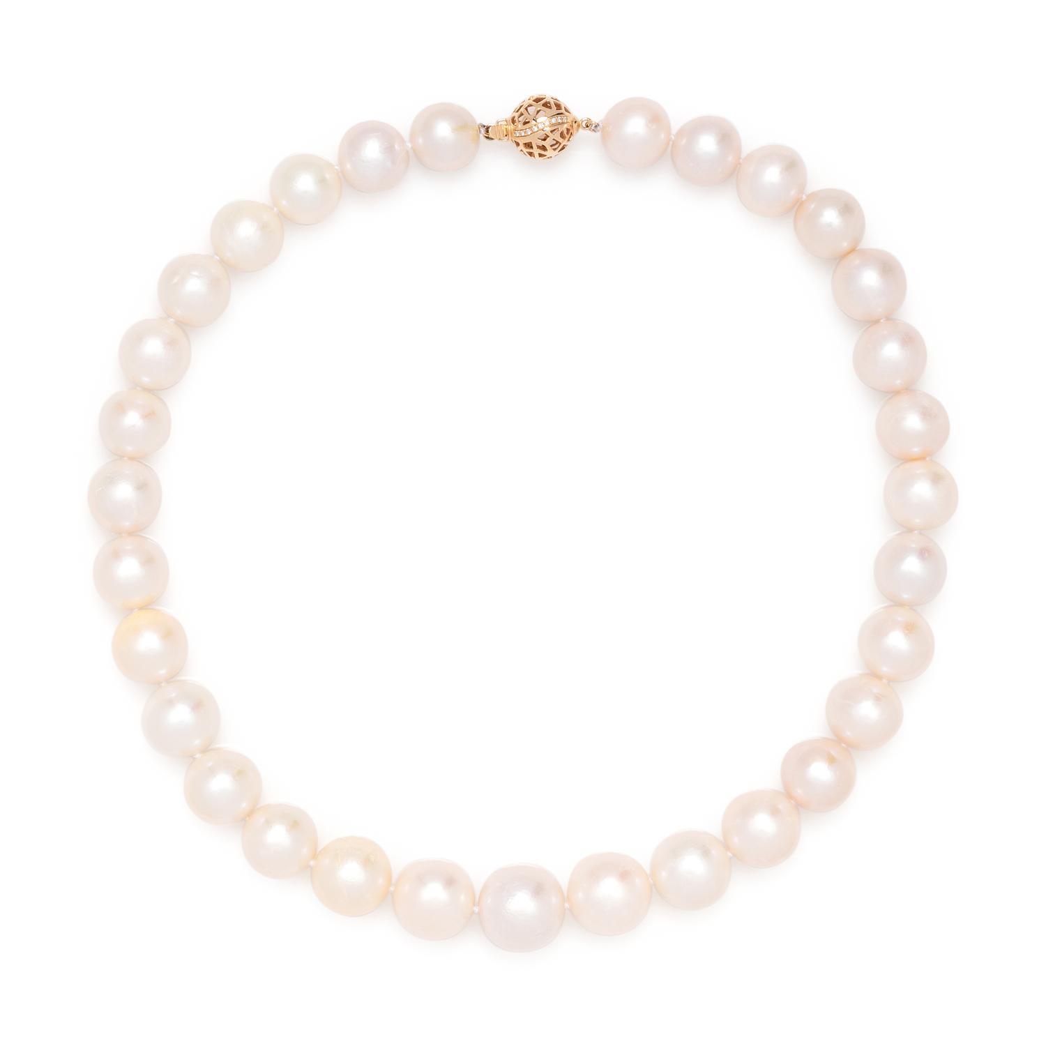 CULTURED SOUTH SEA PEARL NECKLACE
