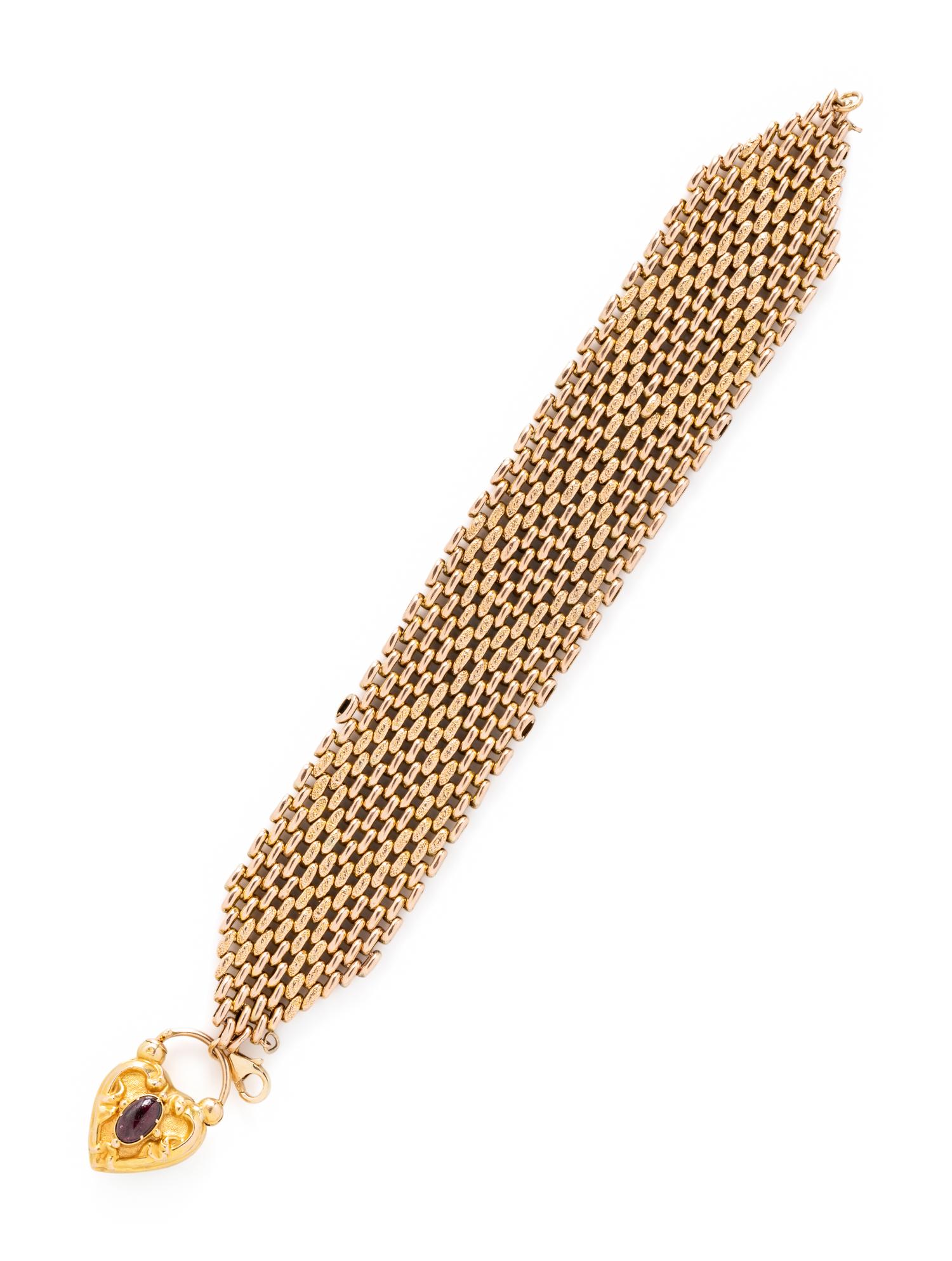 YELLOW GOLD BRACELET WITH VICTORIAN CHARM