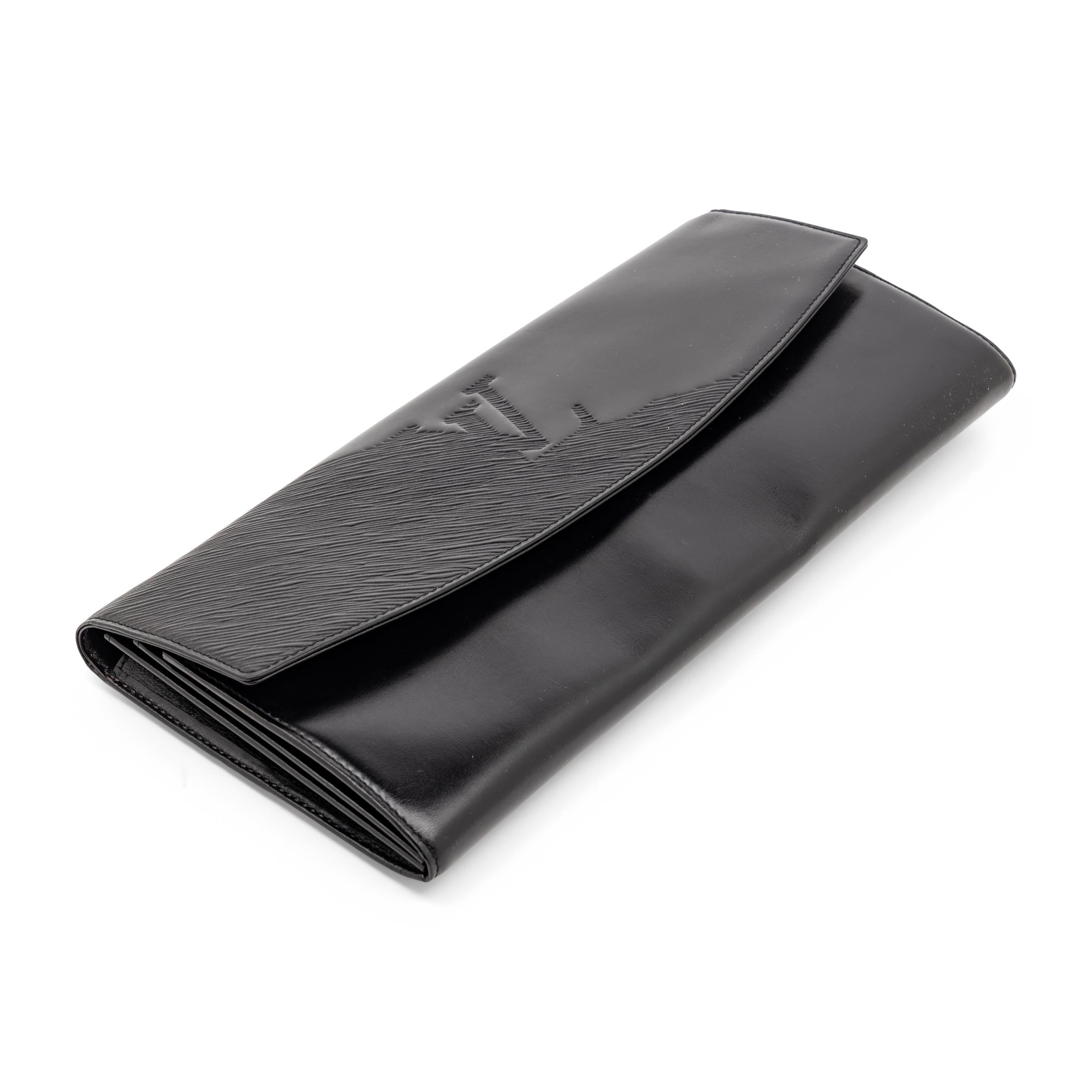 Louis Vuitton, Opera Egee Clutch in Black Epi