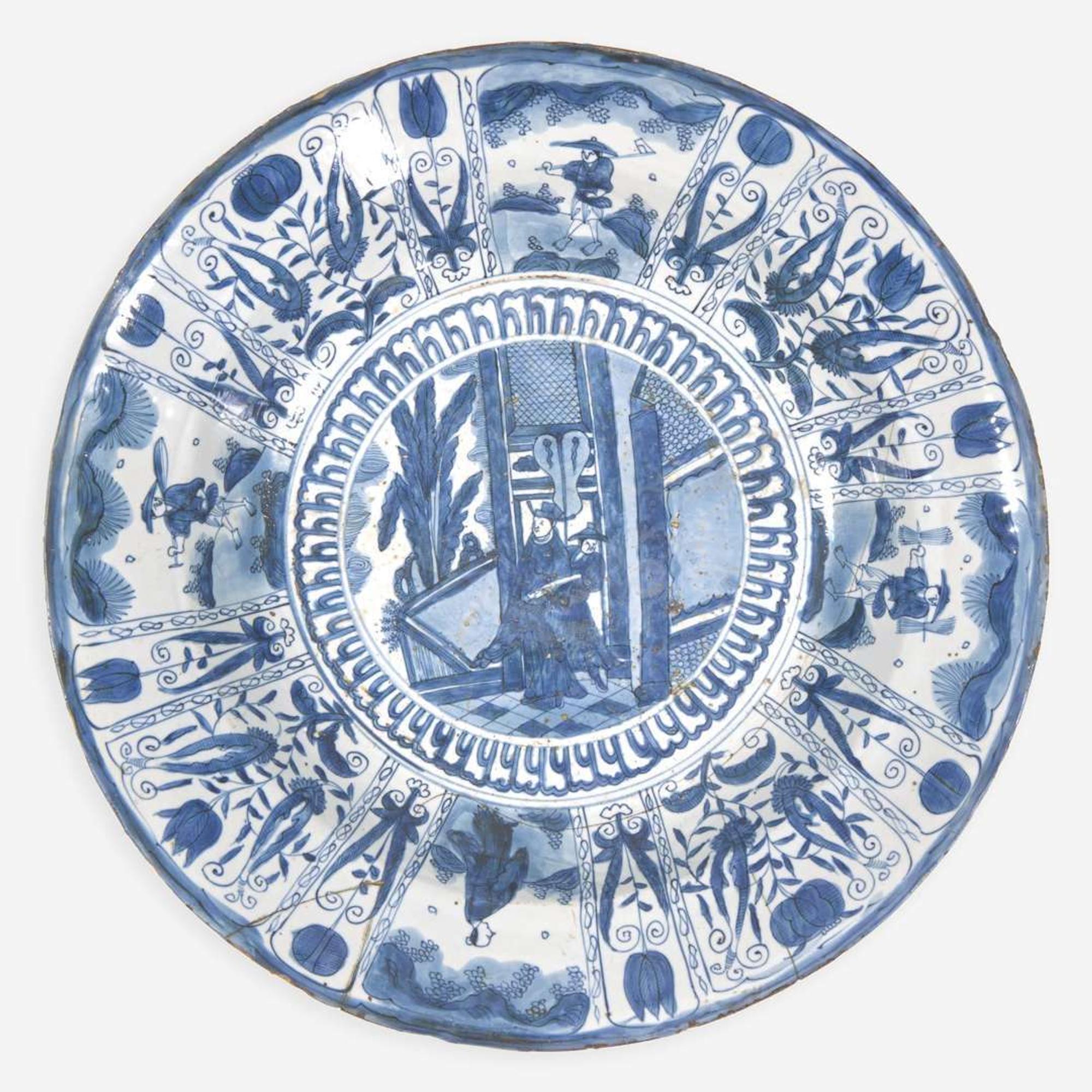 A large Chinese blue and white "Kraak" porcelain dish 青花克拉克大盘 17th century ????