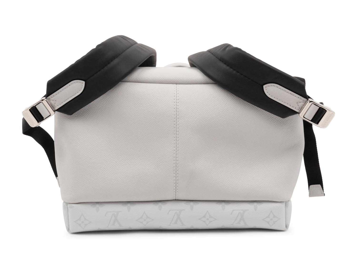 Louis Vuitton Discovery Backpack PM in Taiga Monogram Coated Canvas, Blanc, 2019