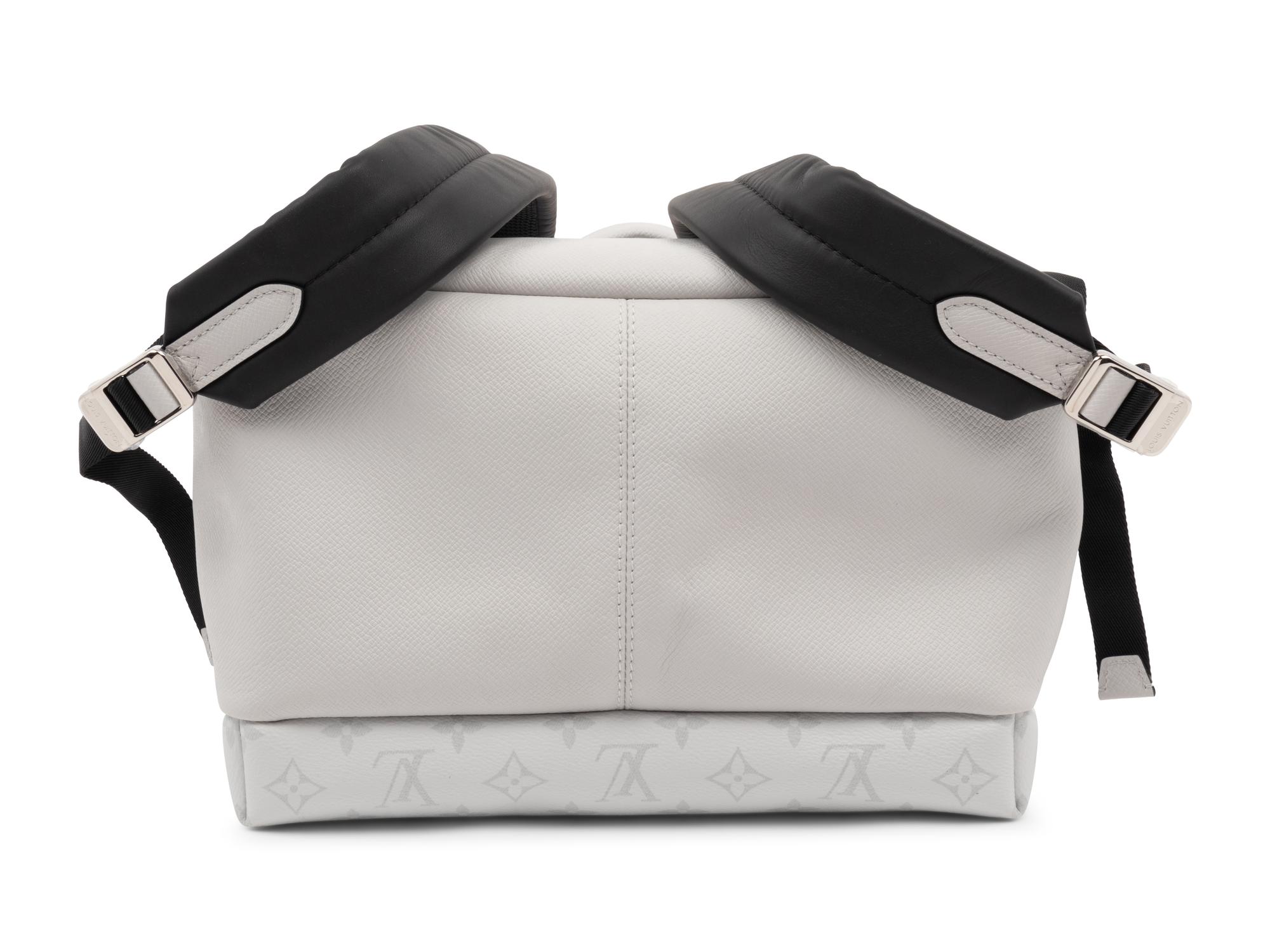 Louis Vuitton Discovery Backpack PM in Taiga Monogram Coated Canvas, Blanc, 2019