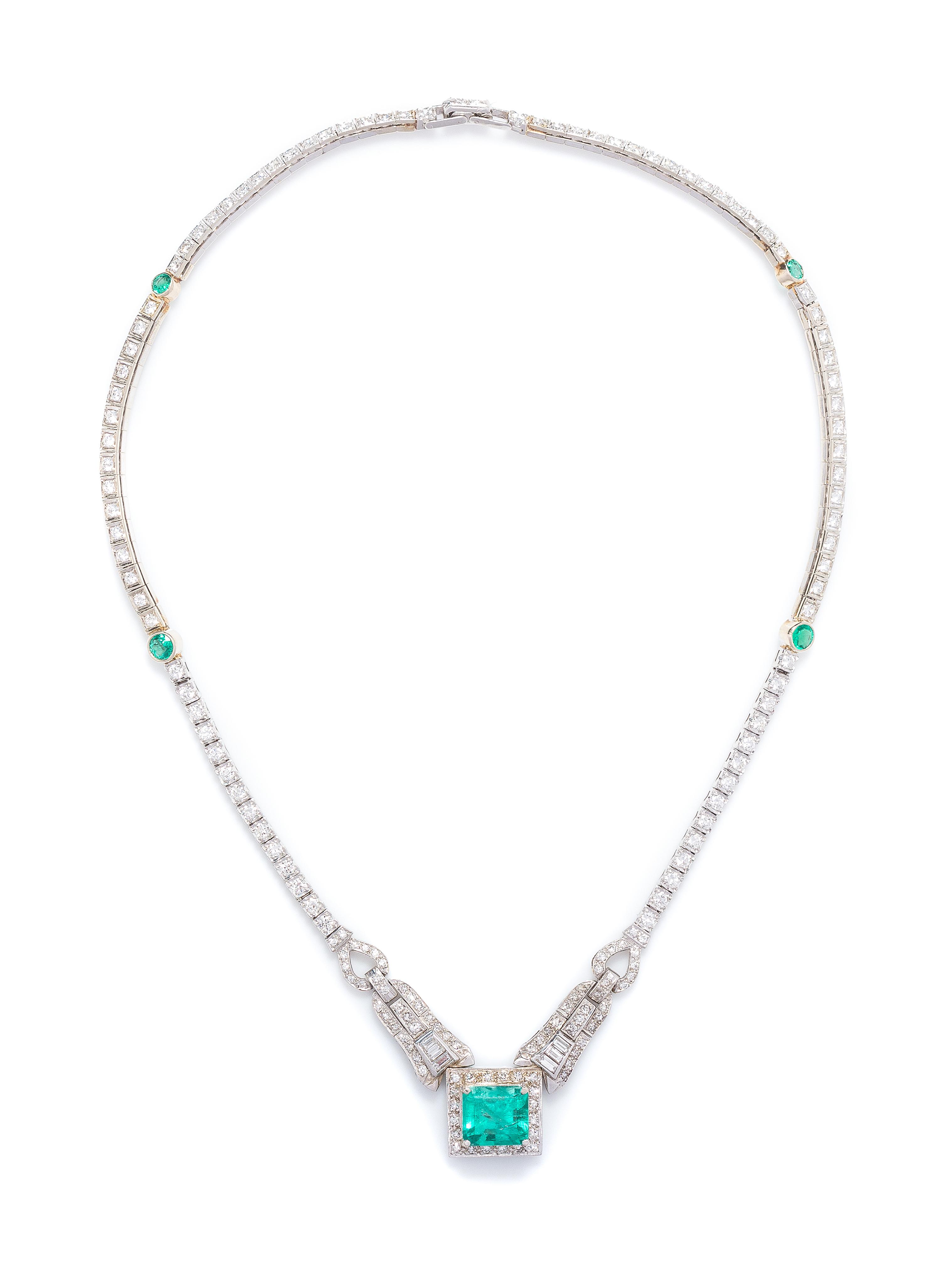 A Platinum, Emerald and Diamond Necklace, 17.00 dwts.