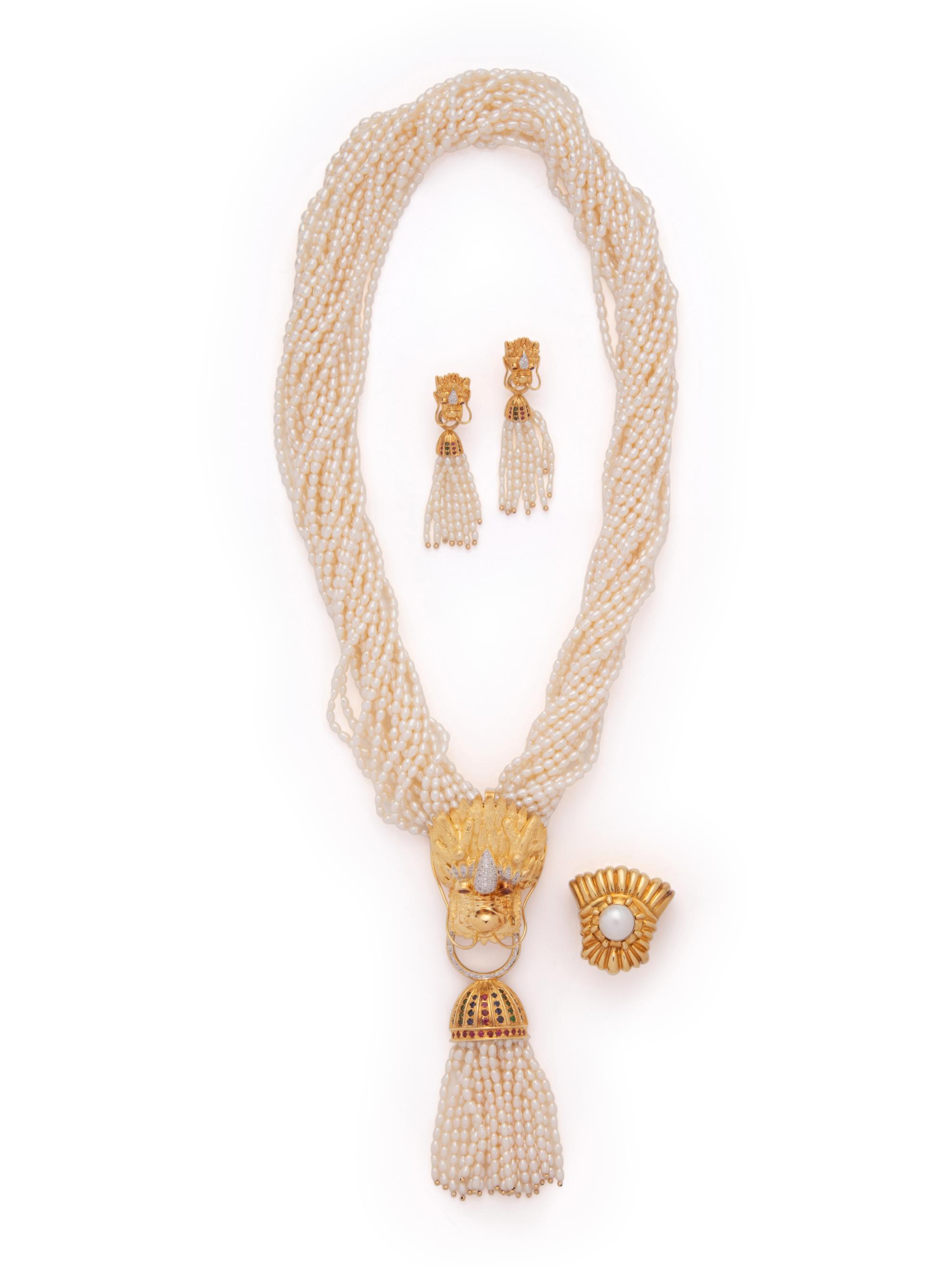 YELLOW GOLD AND PEARL SET