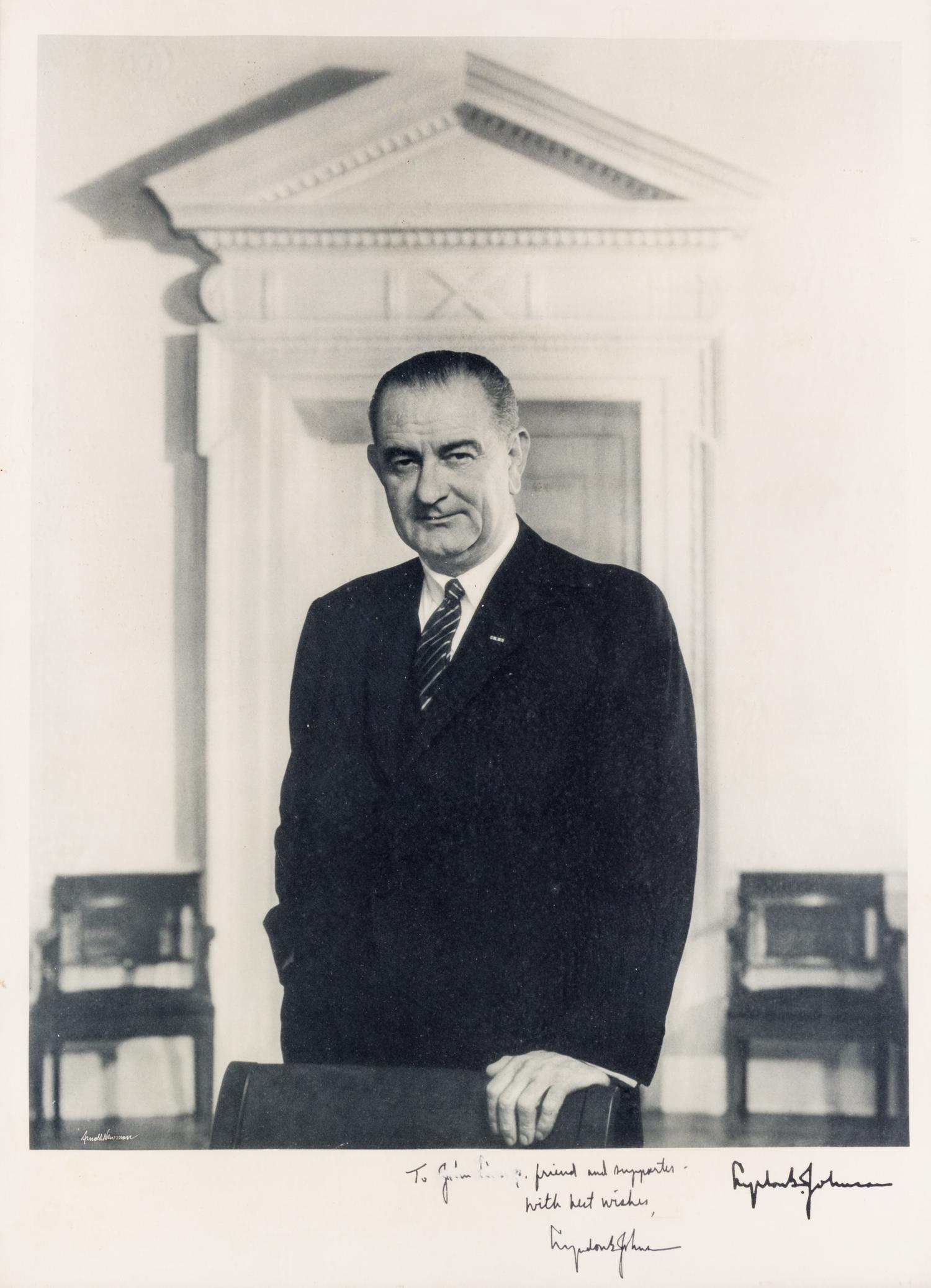 JOHNSON, LYNDON B. Large black and white photograph by Arnold Newman, signed and inscribed by Johnson. S.l., n.d.
