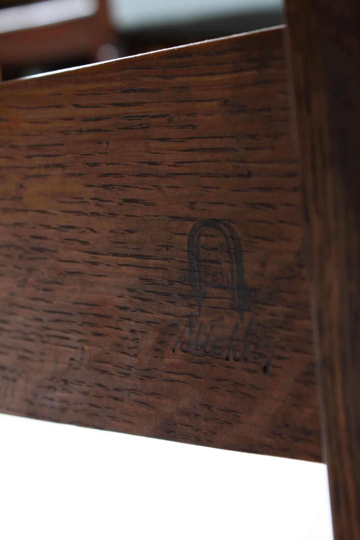 A Gustav Stickley Oak Hall Settle Height 30 x width 56 x depth 21 3/4 inches — CIRCA 1912-1916